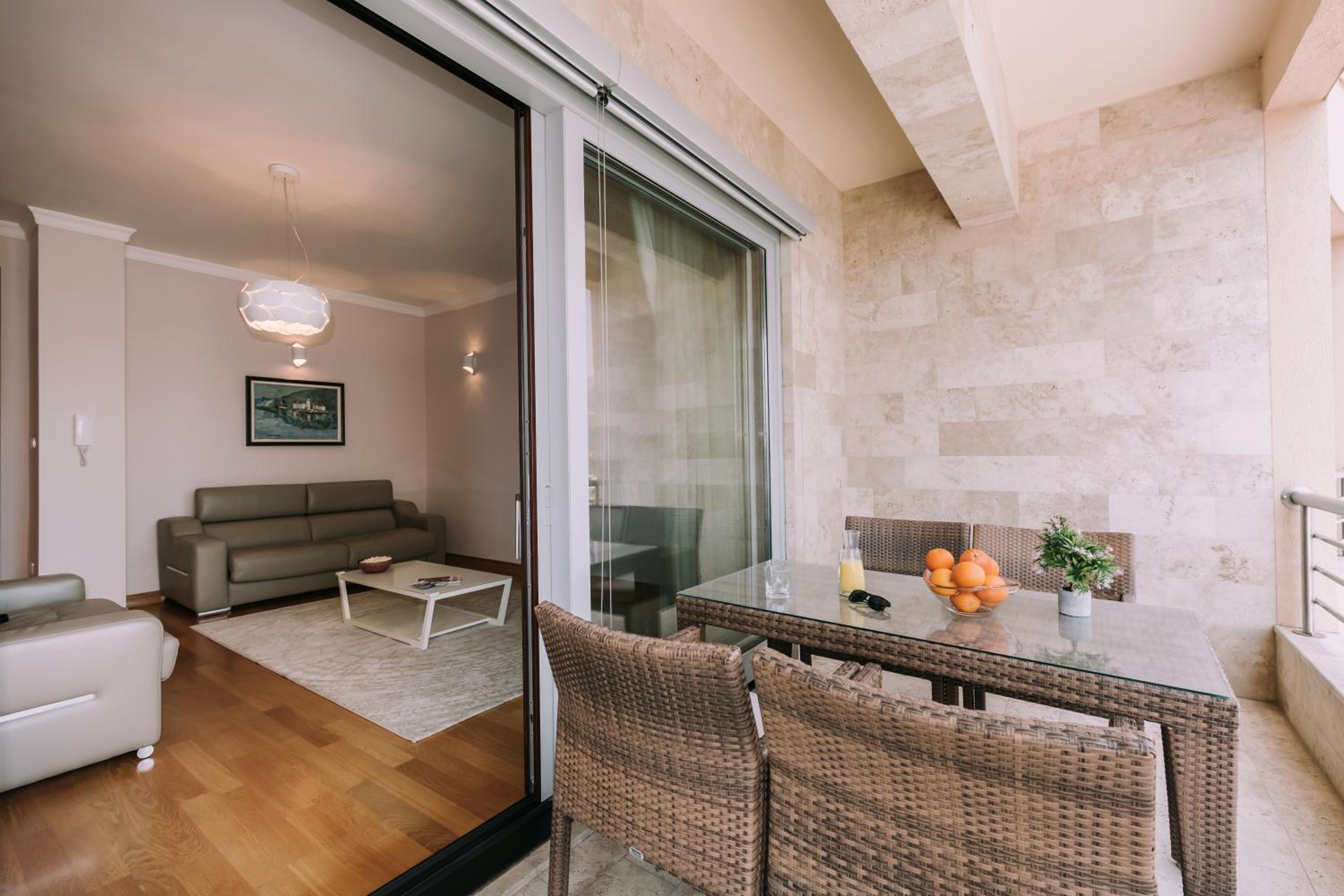 Superior Two-Bedroom Apartment with Sea View photo 2