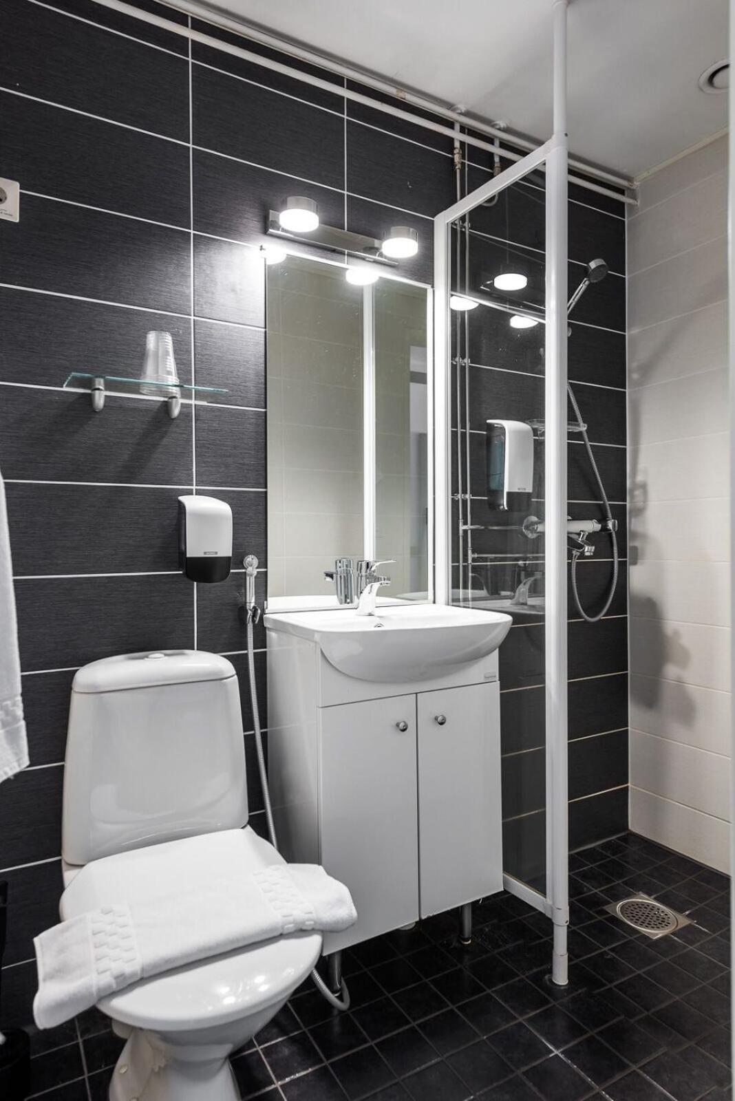 Standard Double or Twin Room - Photo 4