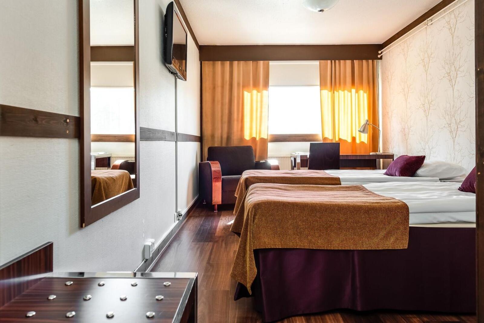 Economy Twin Room - Photo 3