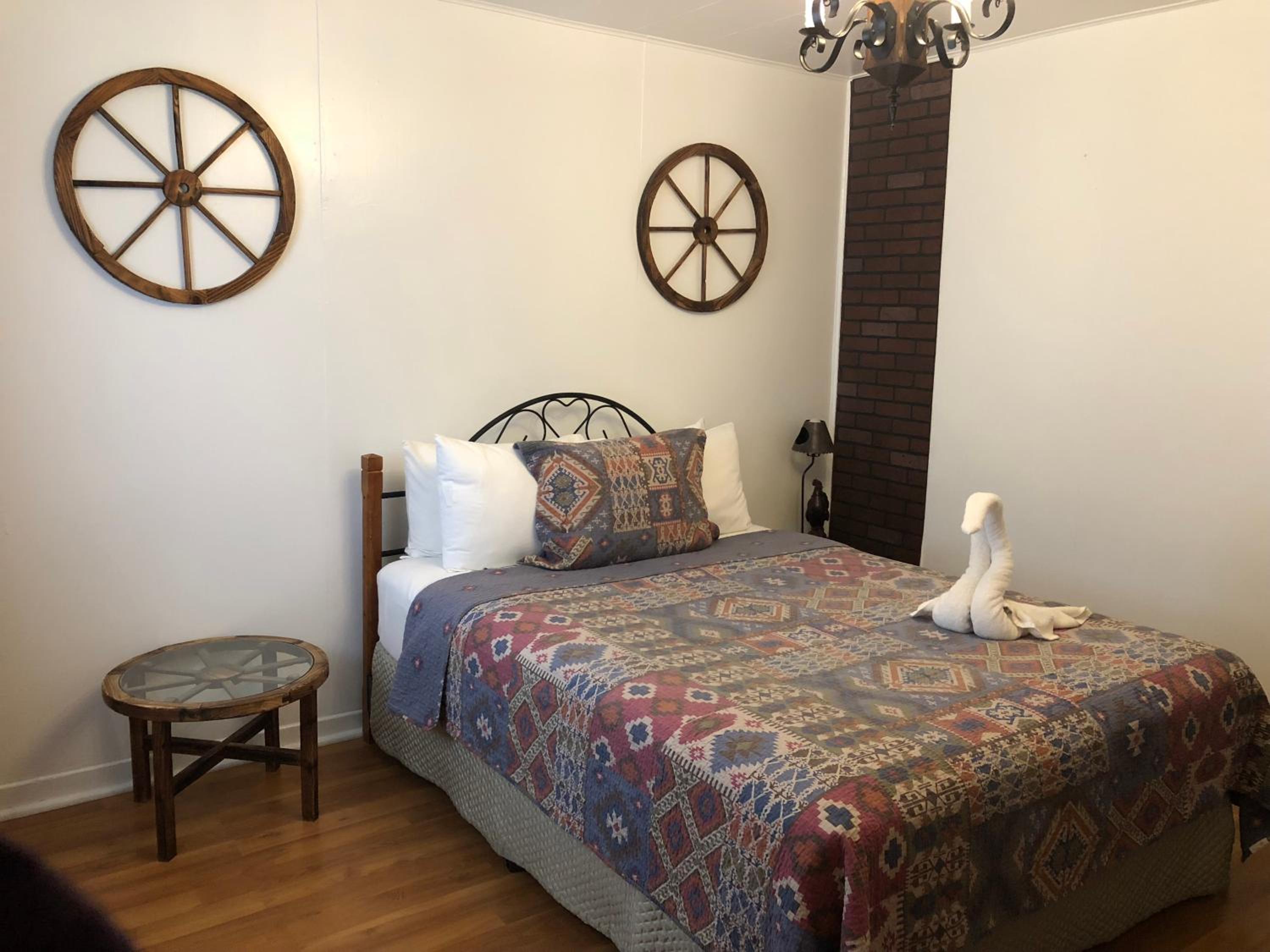 Standard Queen Room