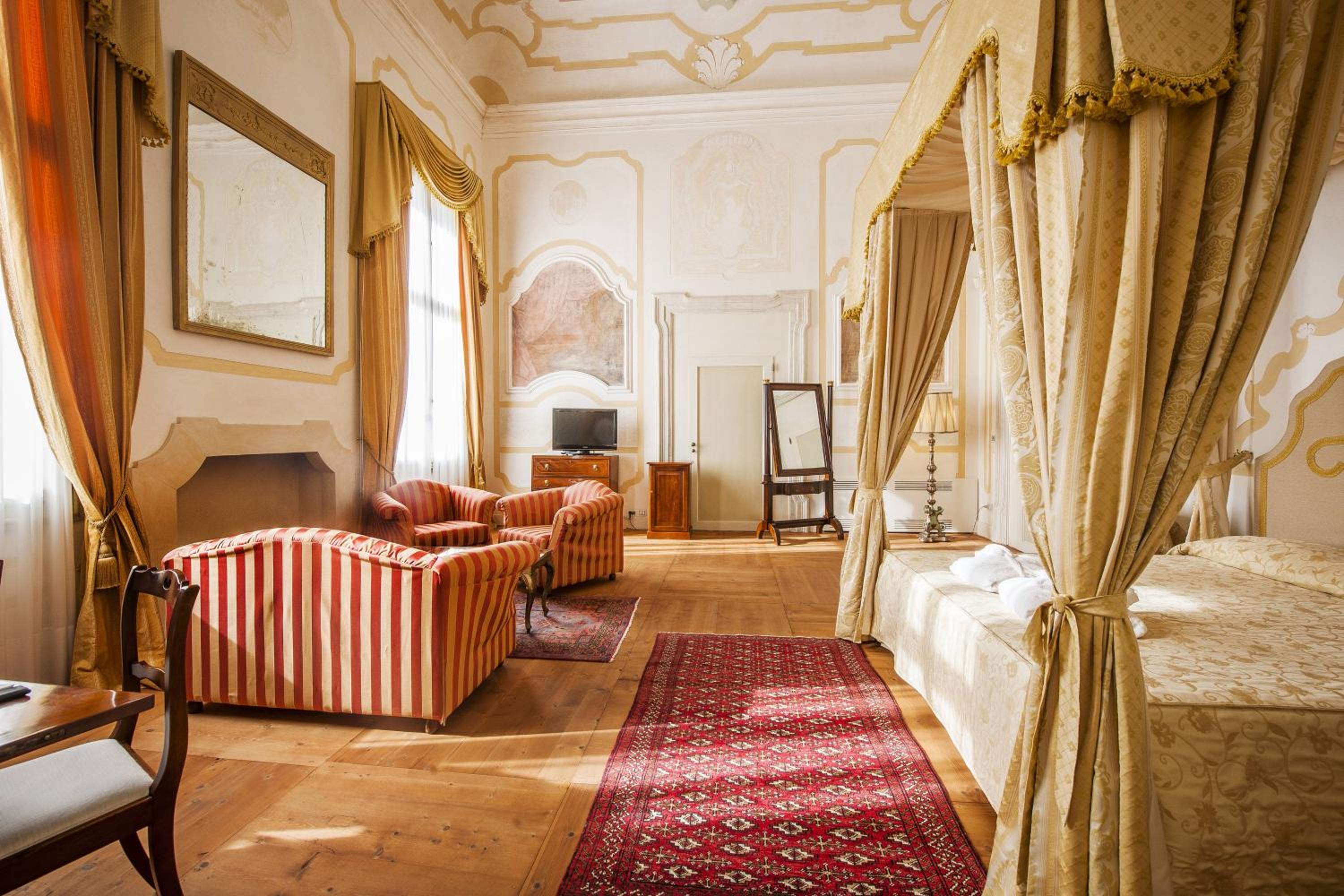 Regina Cornér Suite - Main Building photo 1