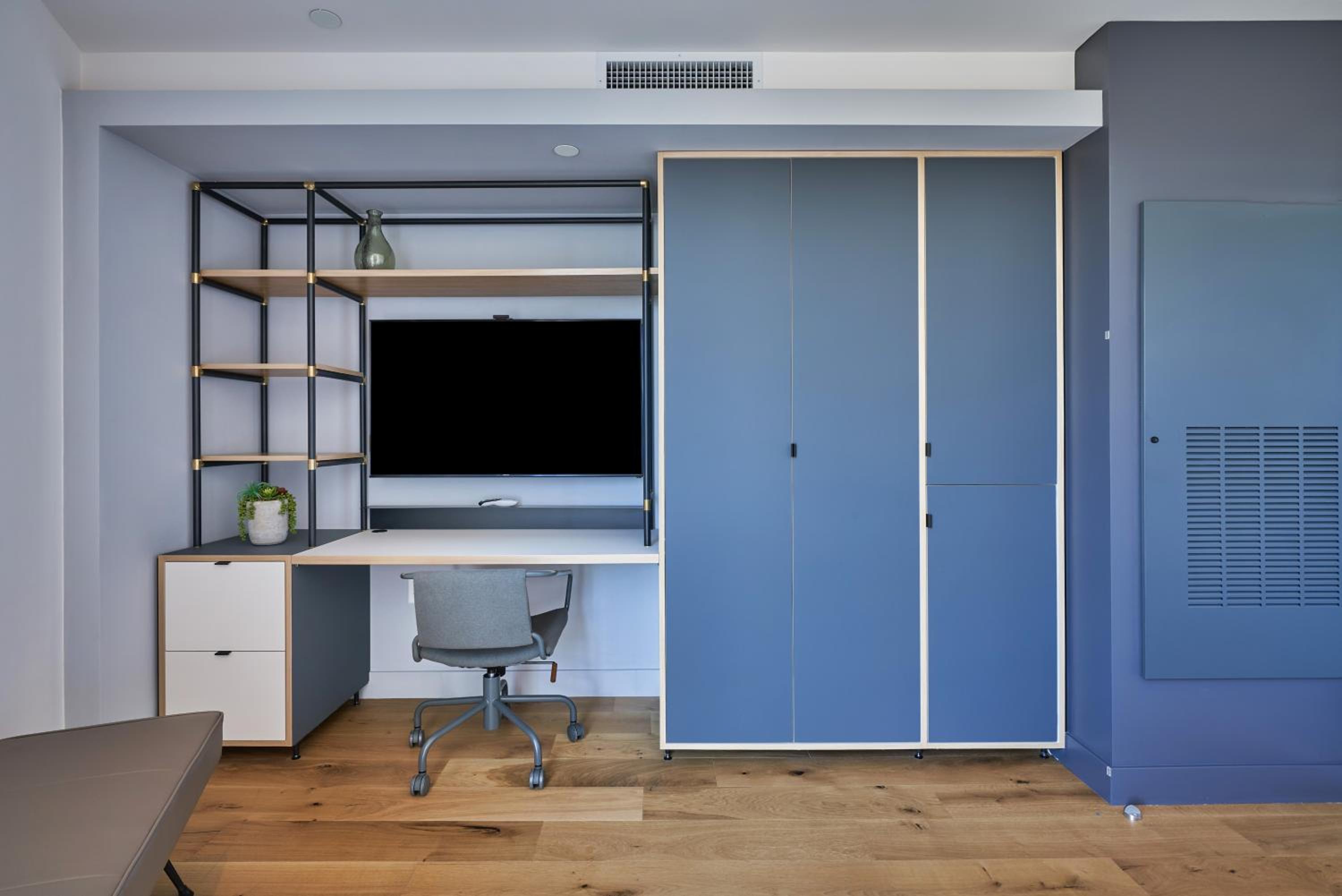 Deluxe Studio