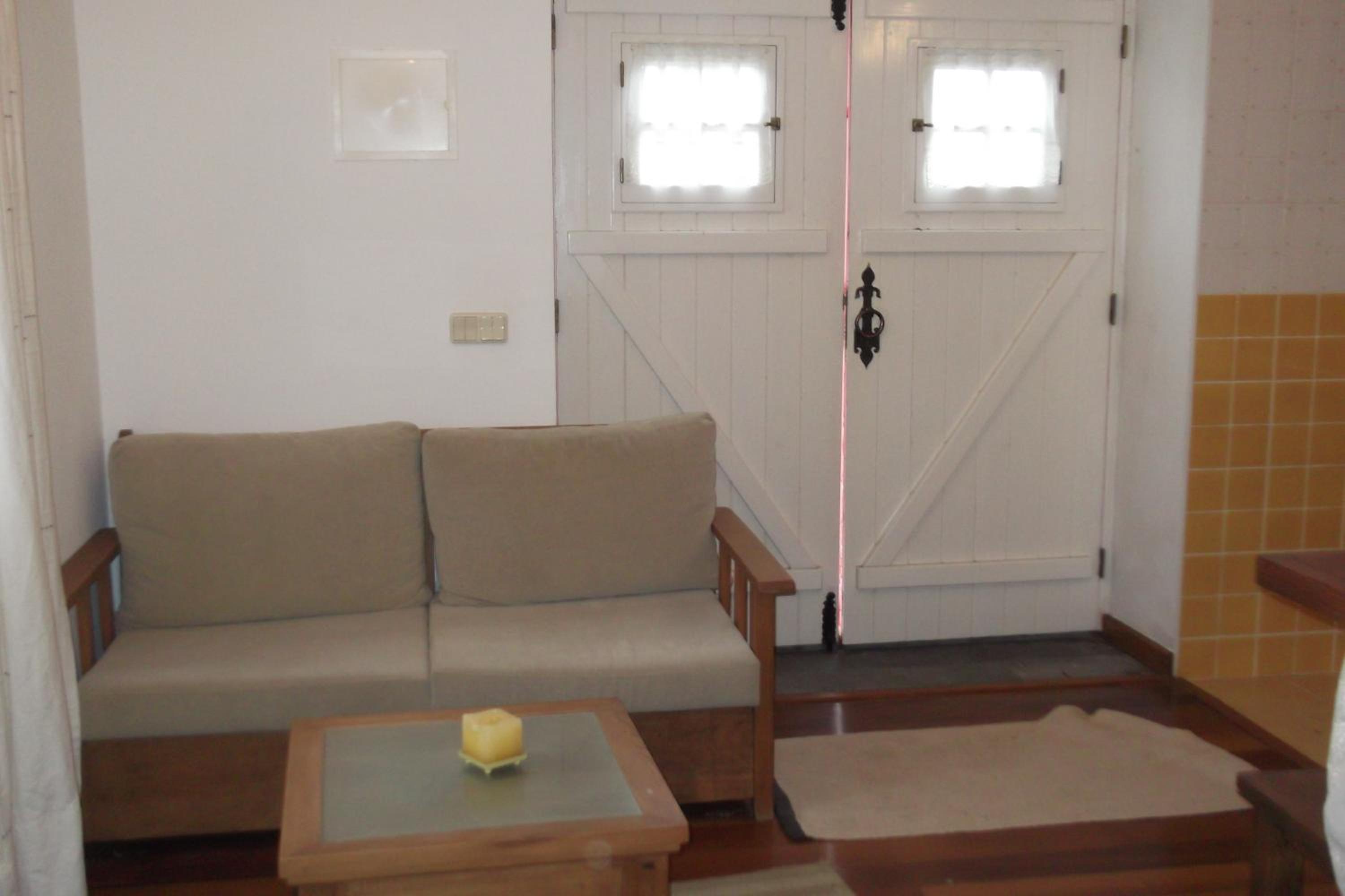 One-Bedroom House - Ground Floor - Photo 1