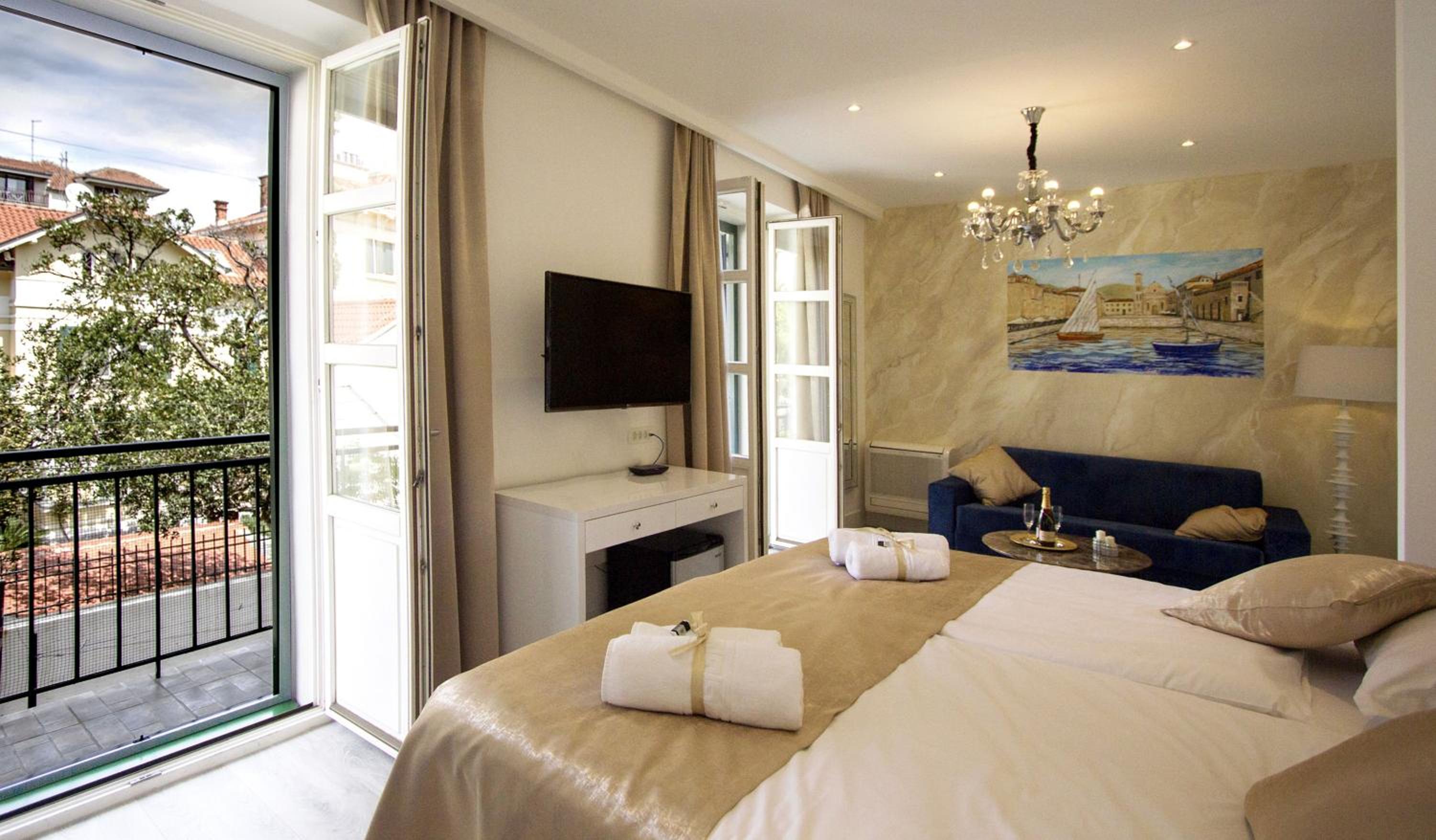 Deluxe Double Room with Balcony