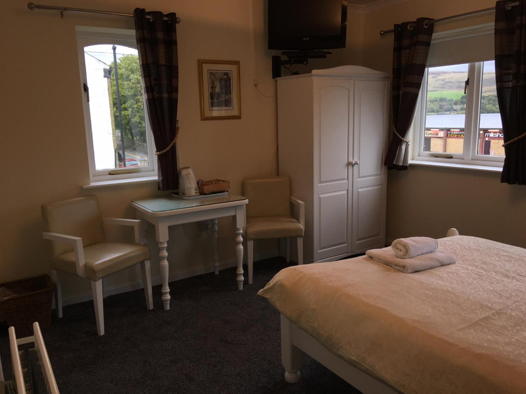 Double Room with Lake View - Photo 3