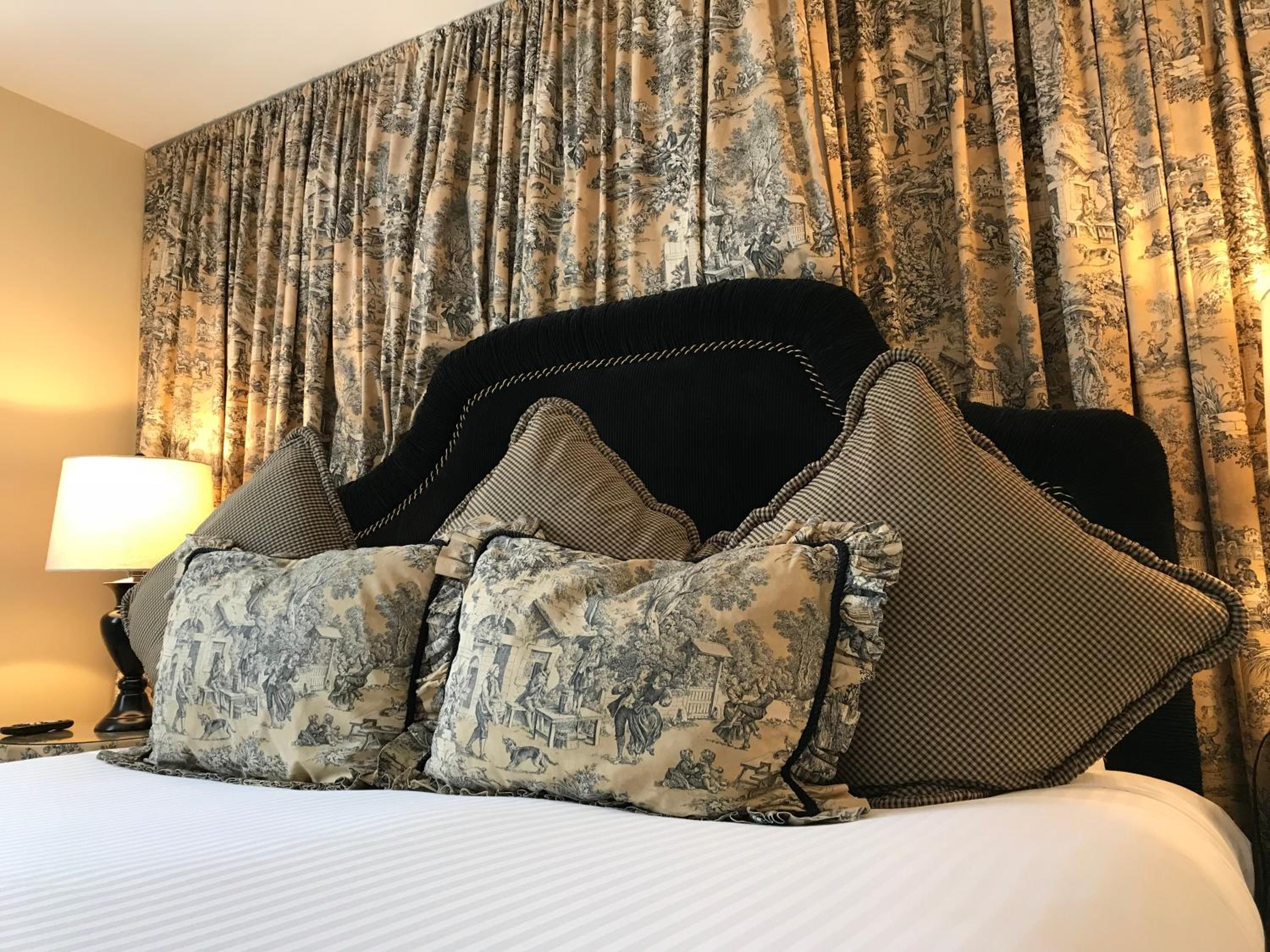 Deluxe King Room with Spa Bath - Photo 1