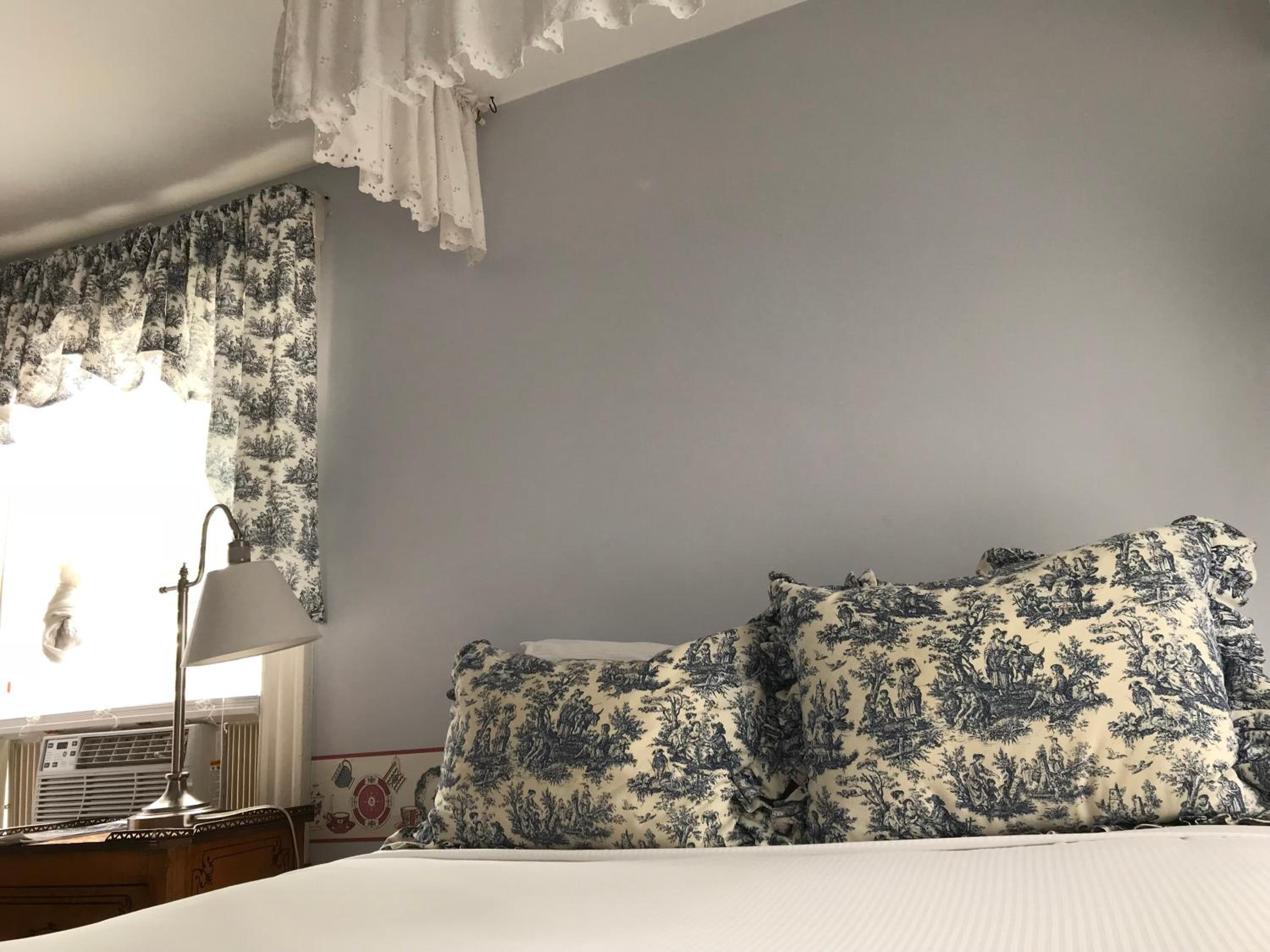 Deluxe Queen Room - Photo 3