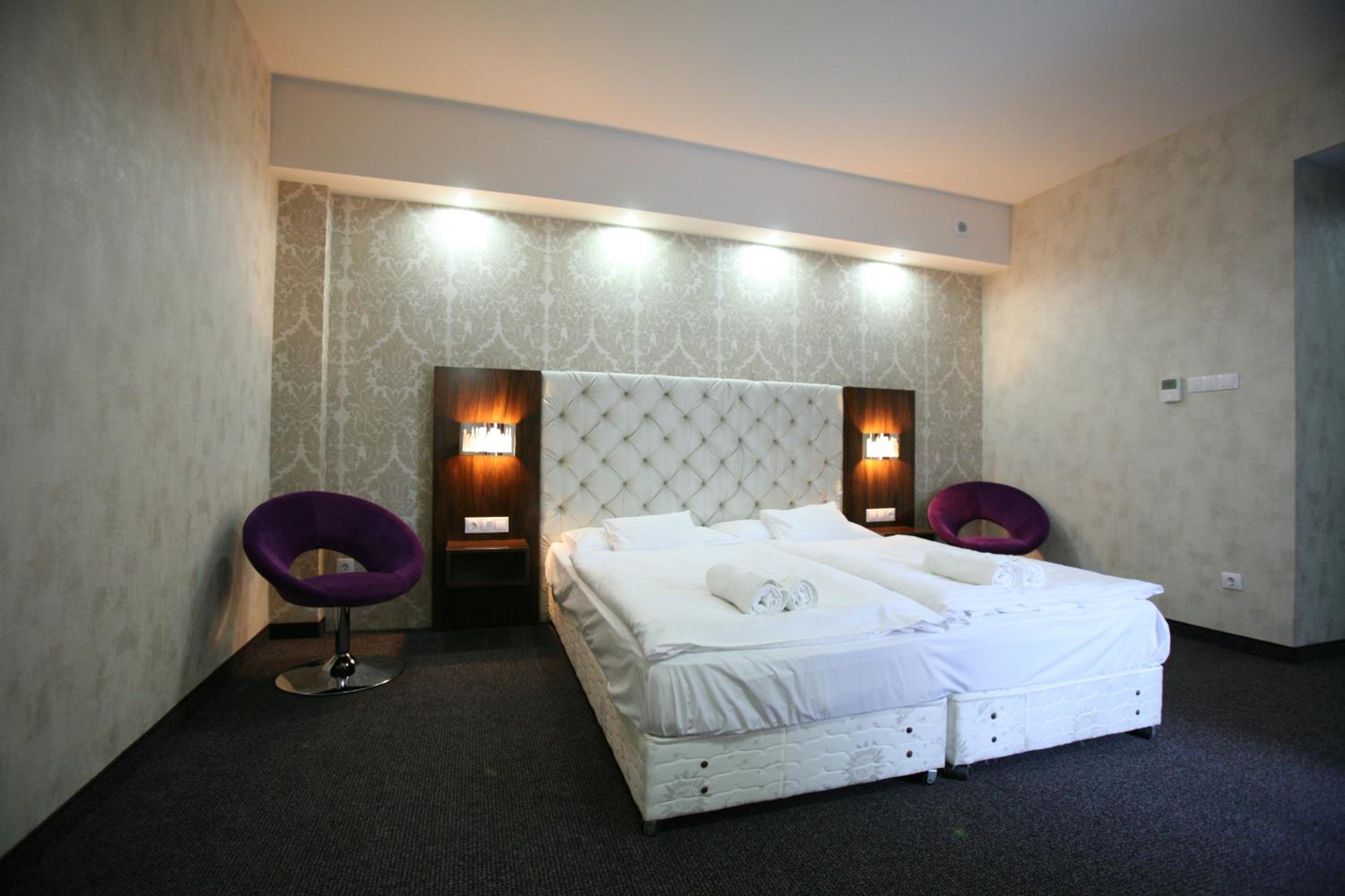 Superior Double or Twin Room - Photo 15