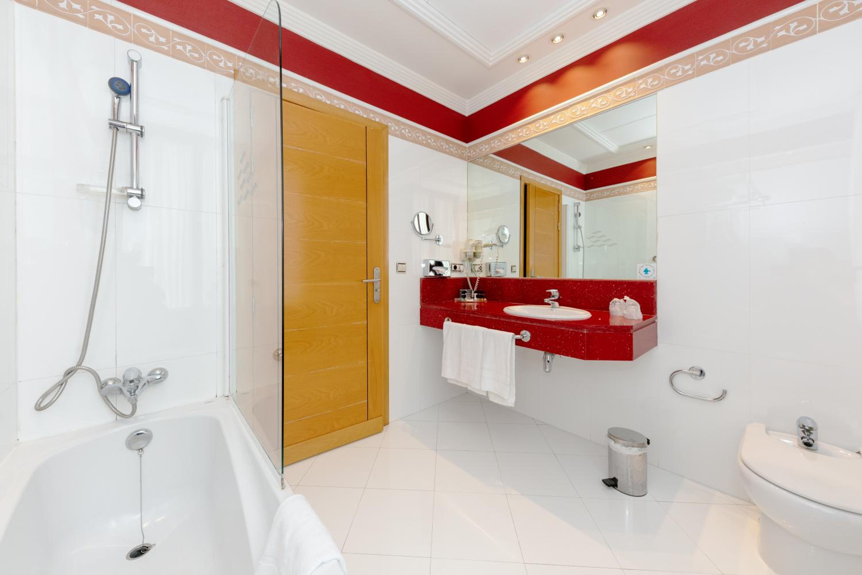 Double or Twin Room - Photo 10