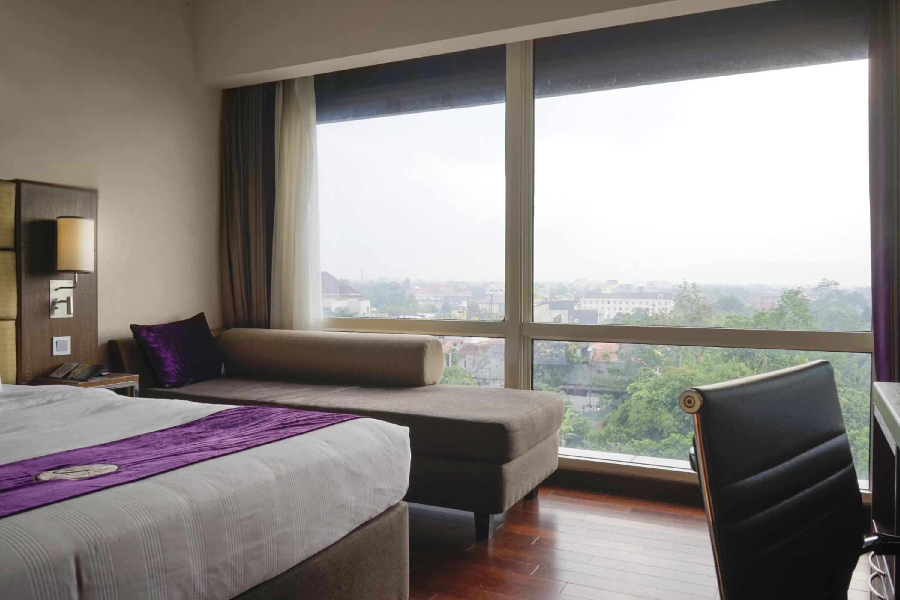 Staycation Offer - Premium King Room - Photo 5