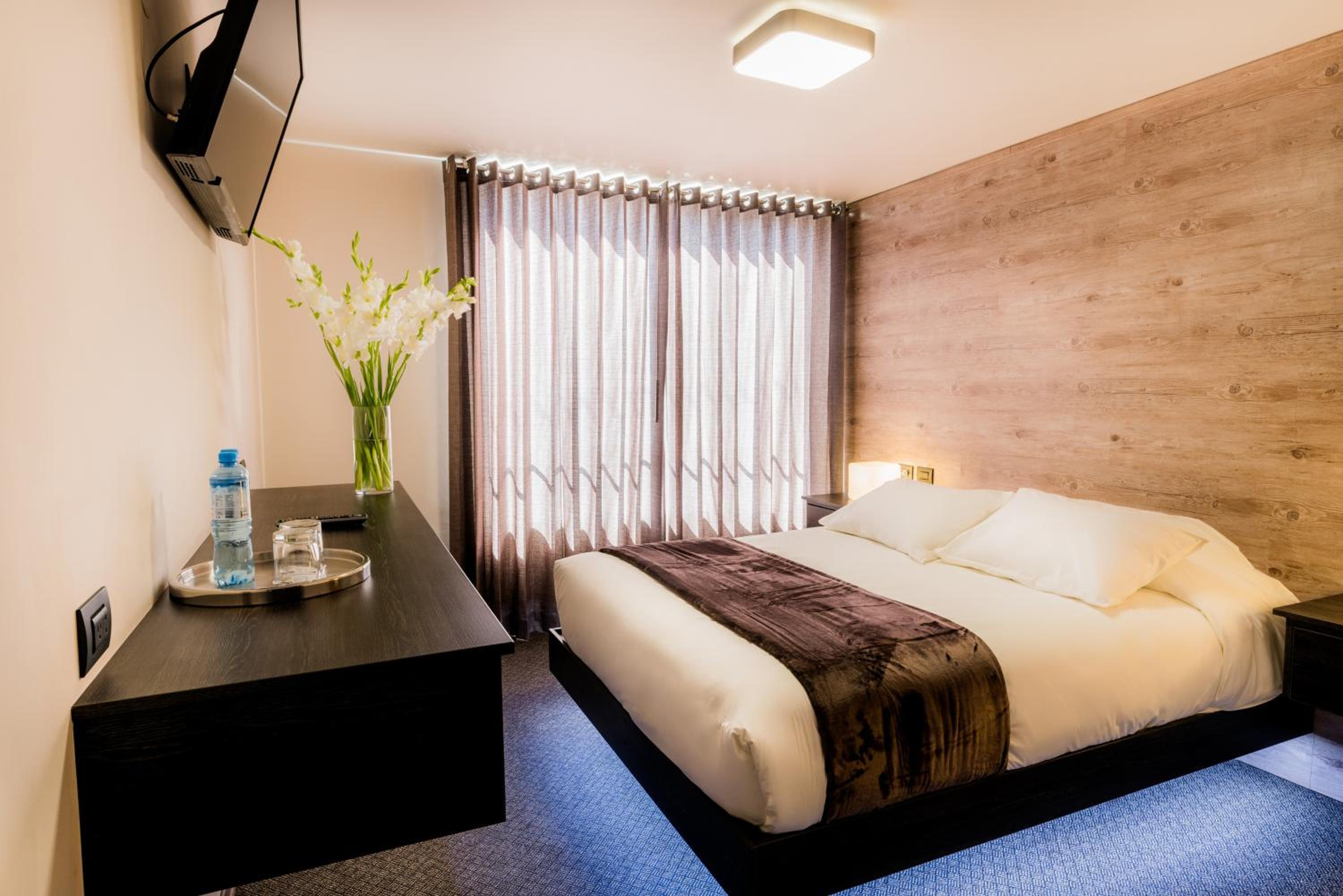 Queen Room photo 1