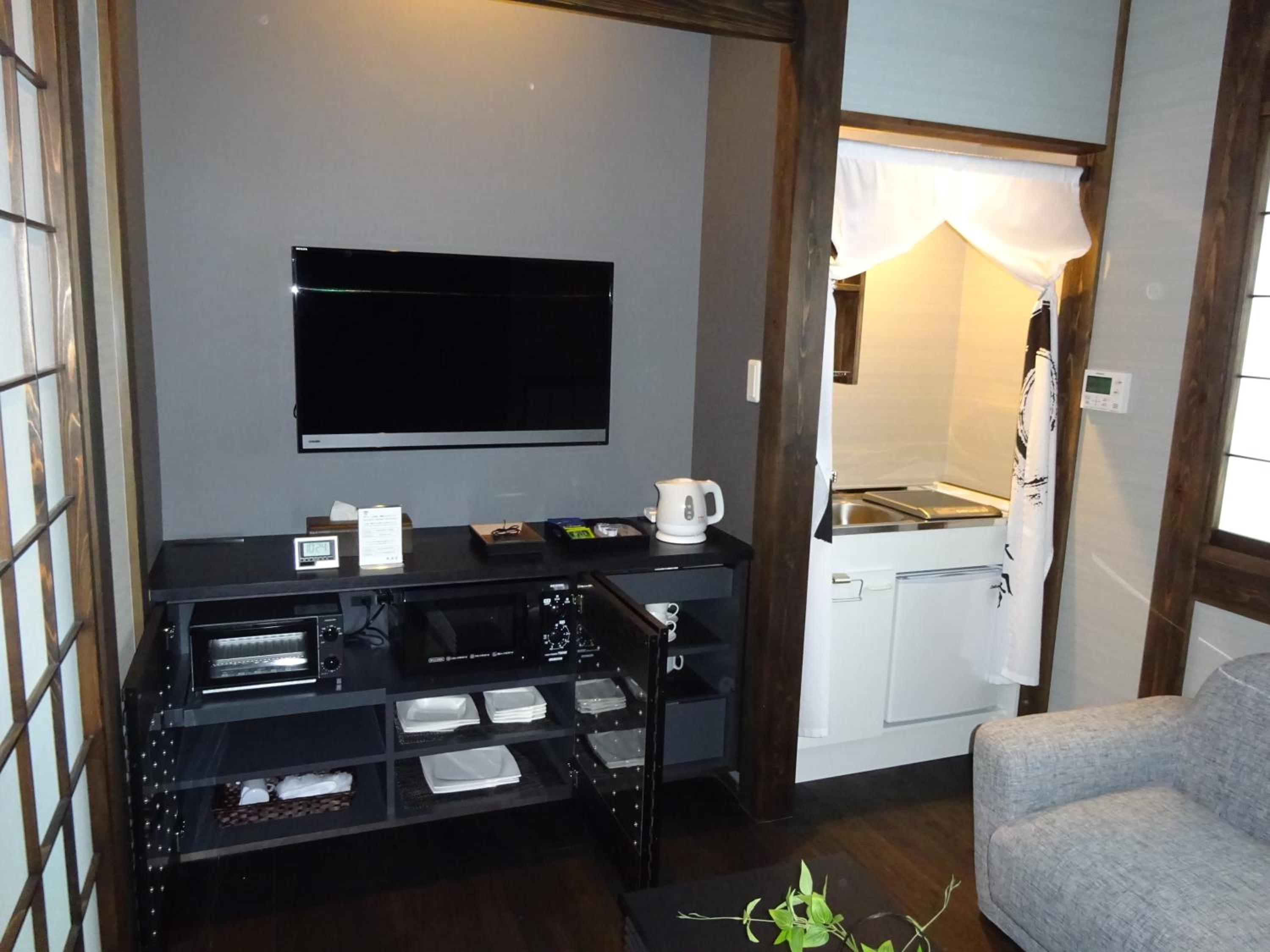 Two-Bedroom House - Photo 2