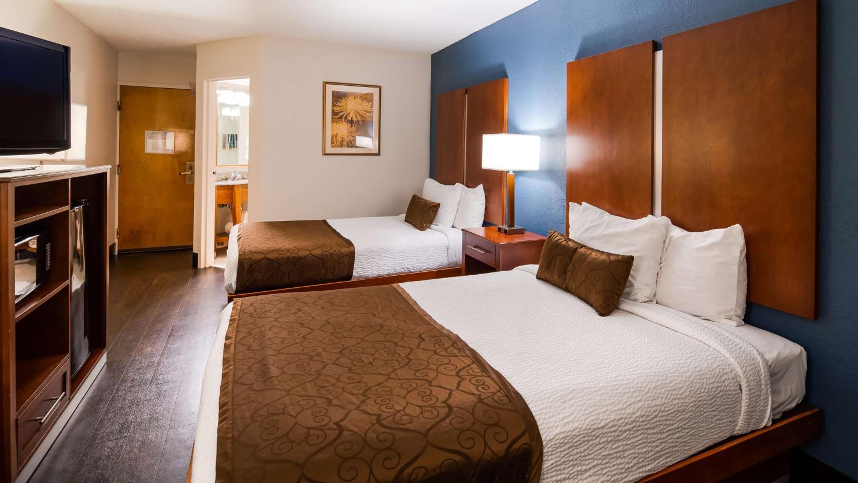 Standard Double Room with Two Double Beds - Non-Smoking - Photo 6