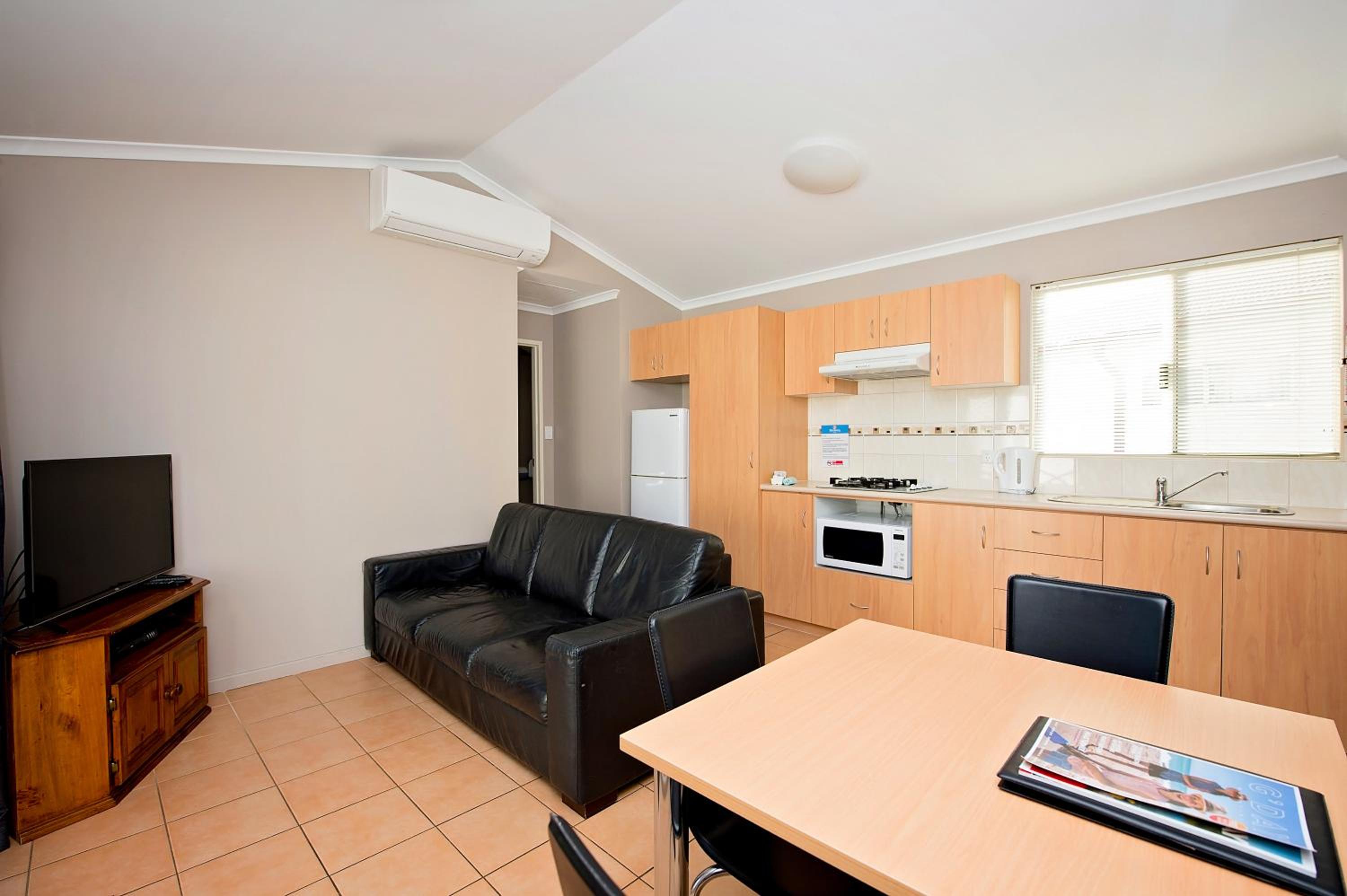 Standard 2 Bedroom Cabin - Sleeps 4 photo 2