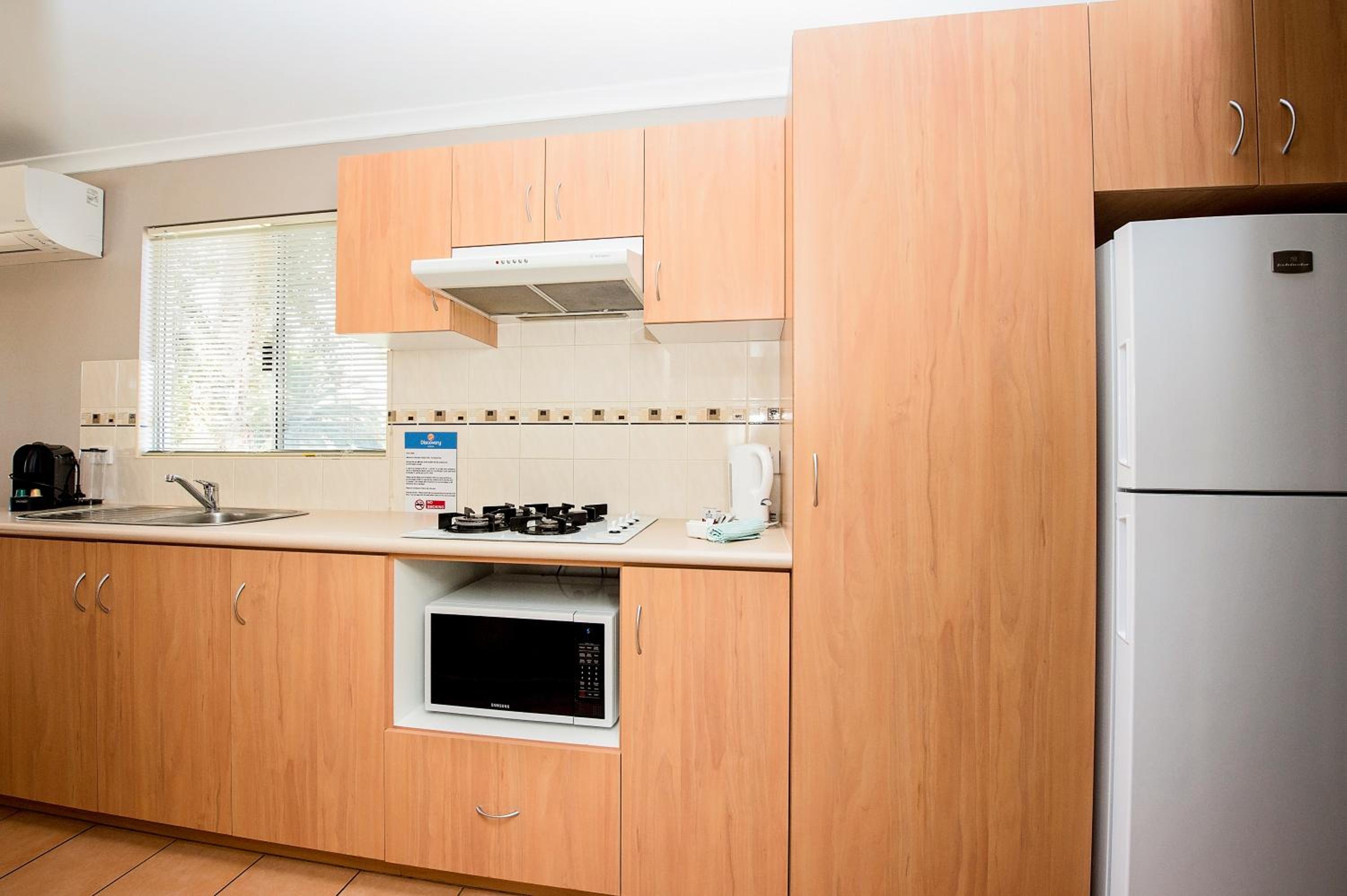 Standard 2 Bedroom Cabin - Sleeps 5 photo 3