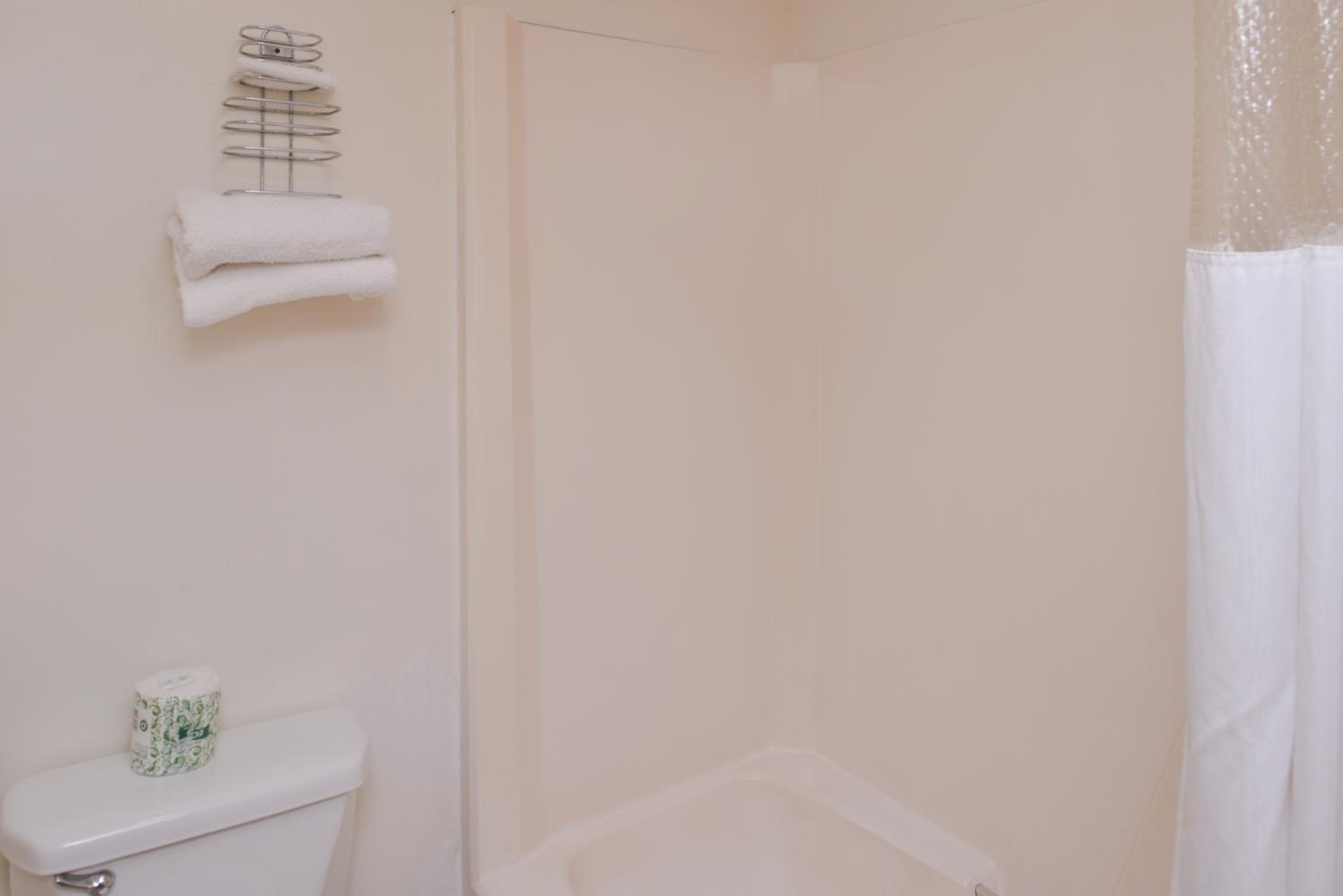 Queen Room - Non-Smoking - Photo 3