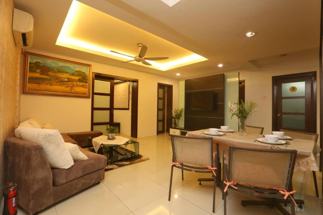 Deluxe Apartment photo 2