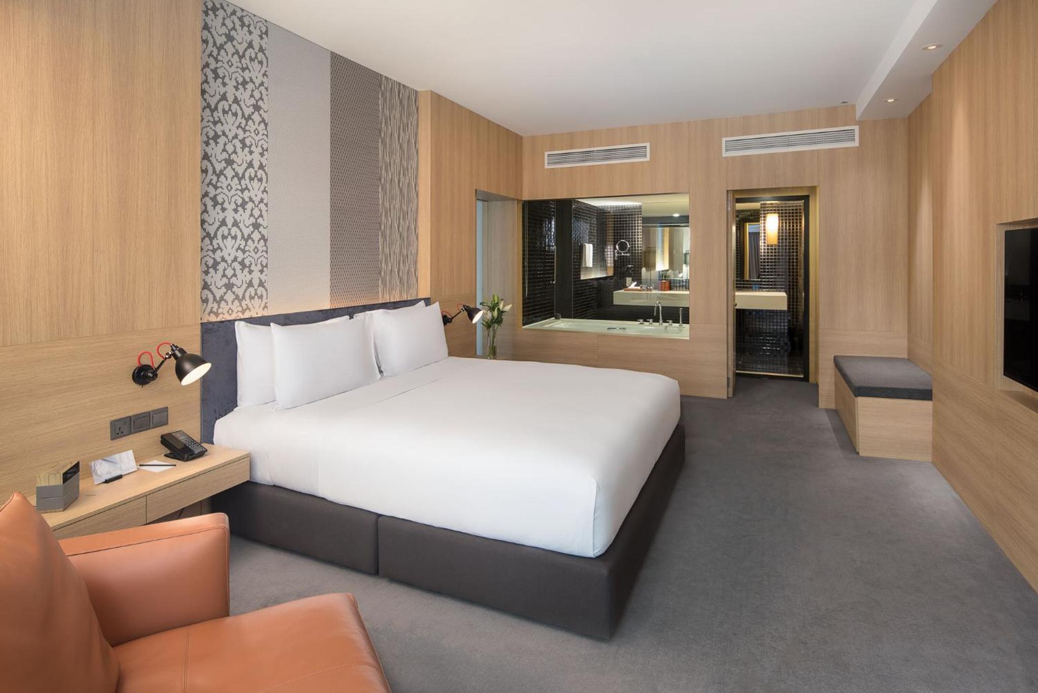 Executive Suite - Photo 1