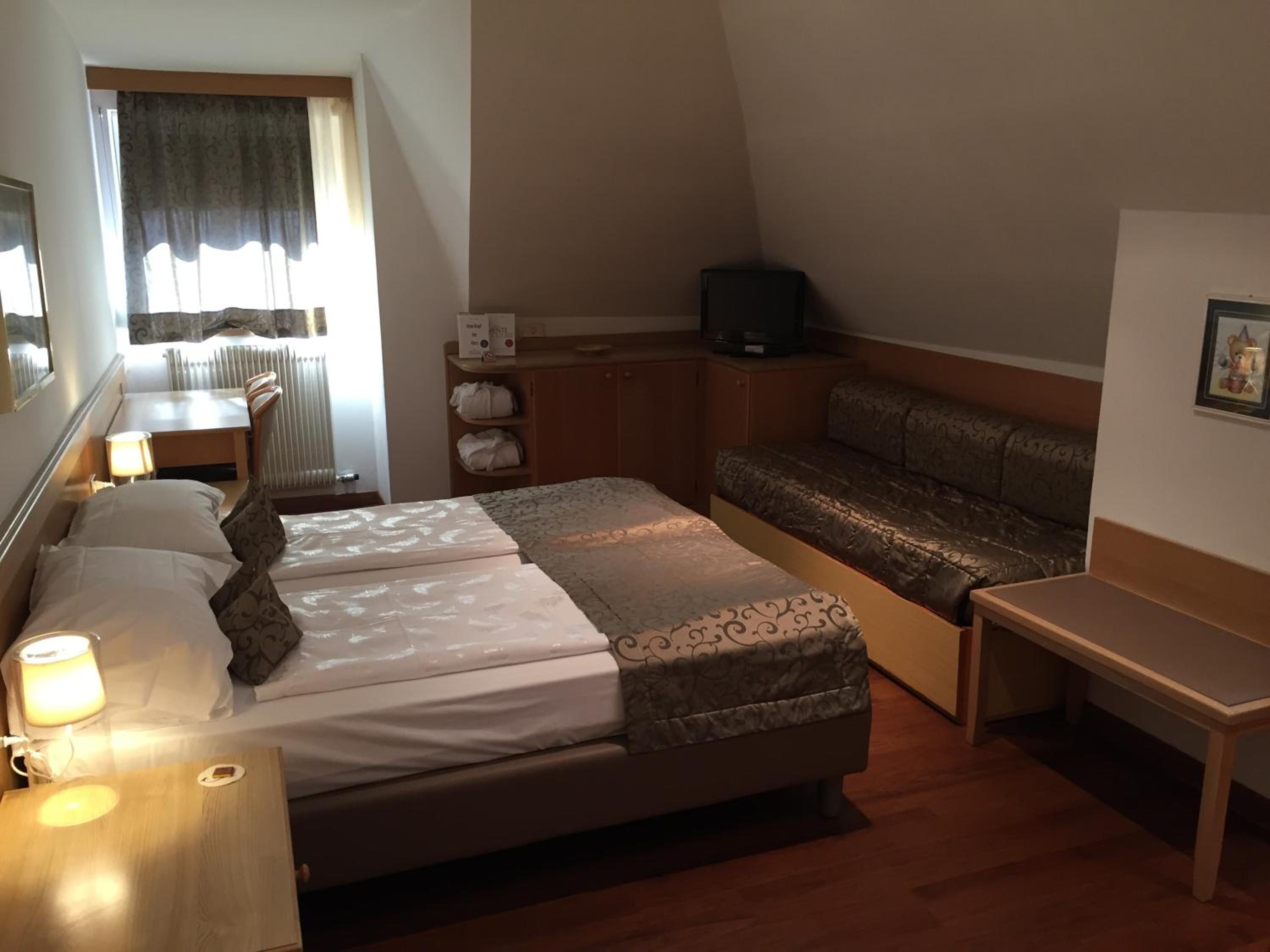 Classic Triple Room - Photo 2