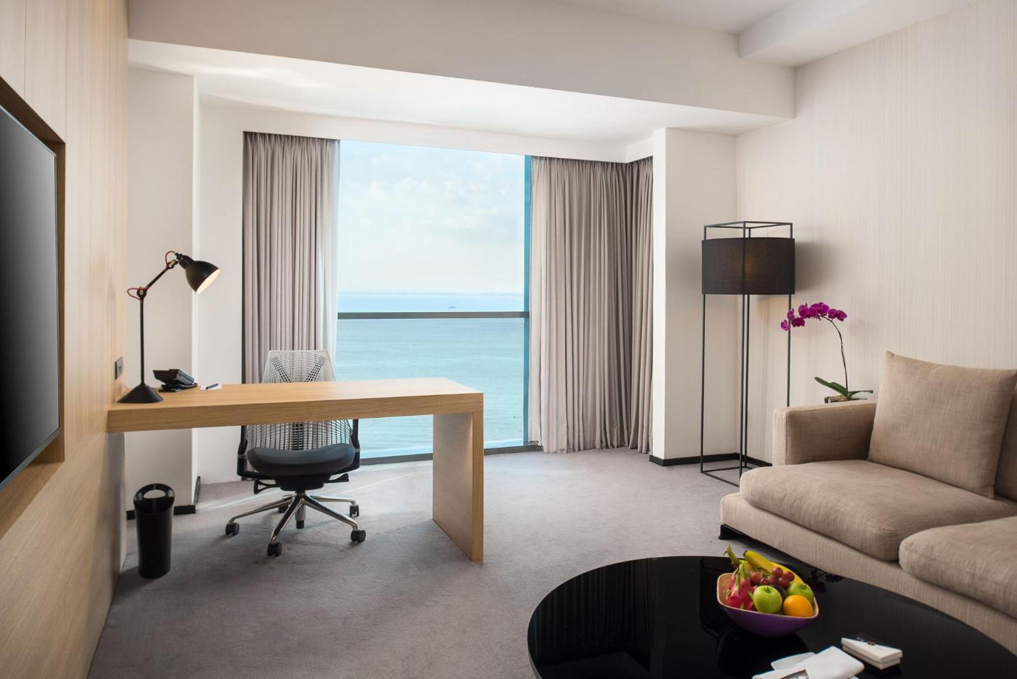 Executive Suite - Photo 4