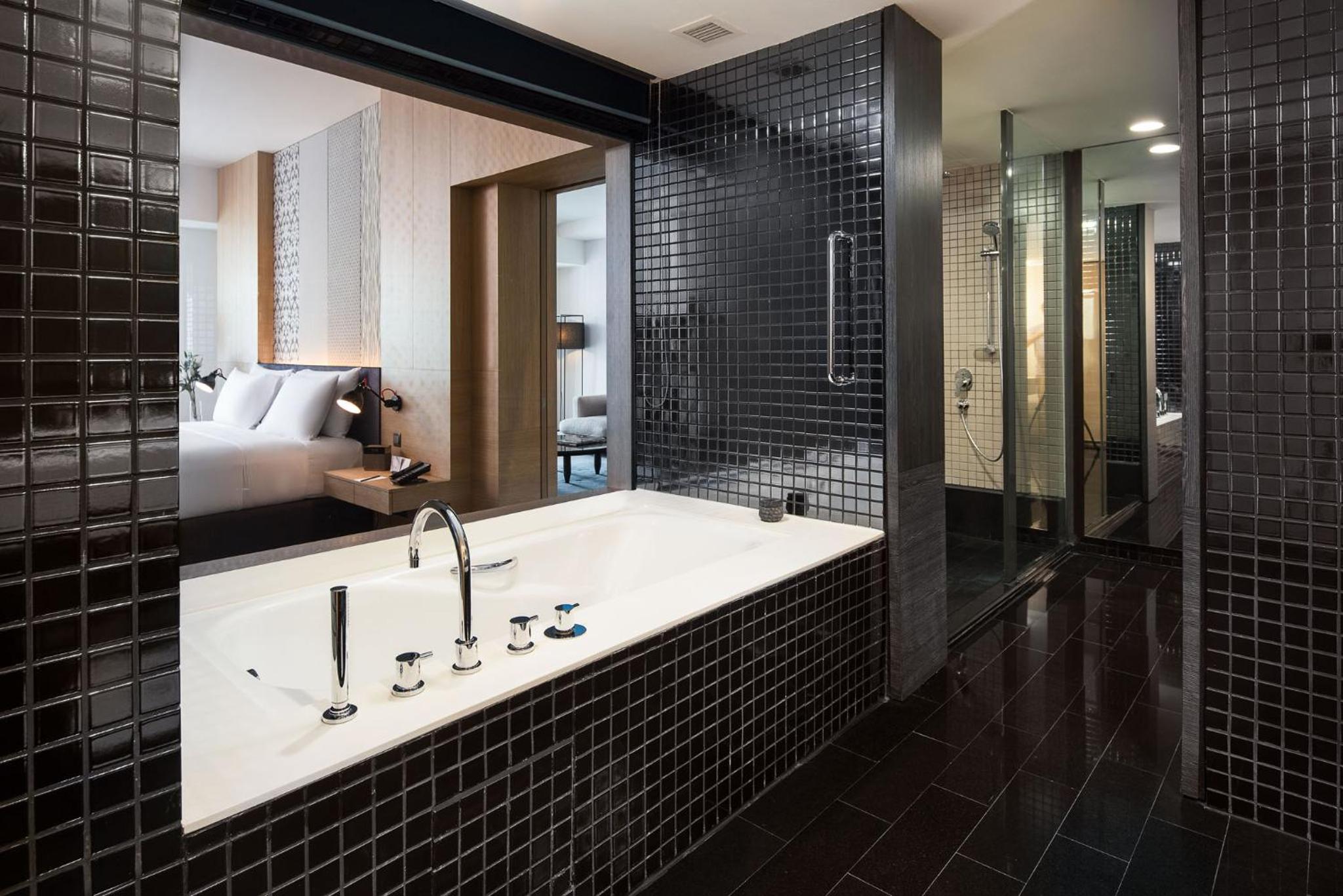 Executive Suite - Photo 5