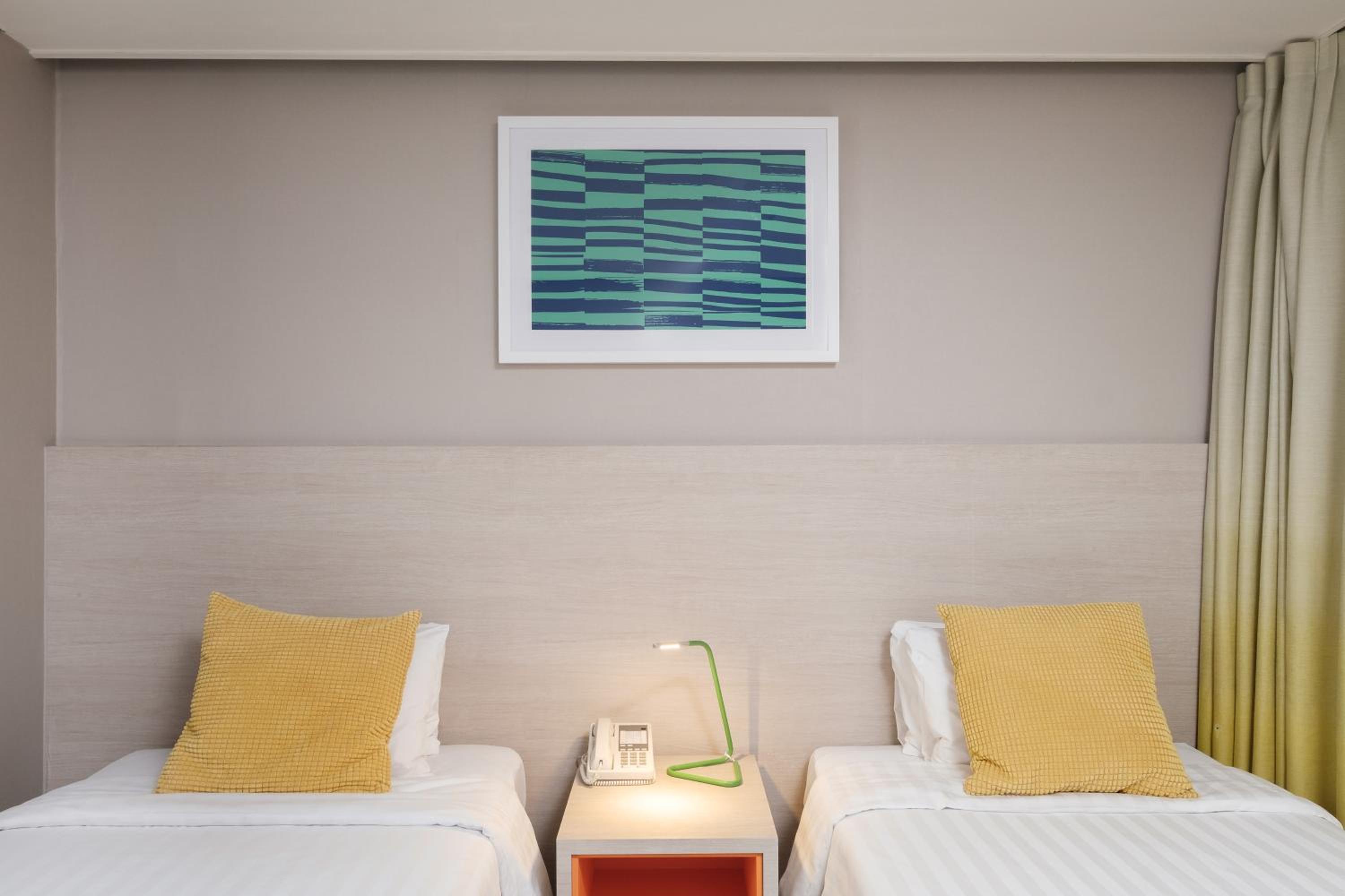 Standard Twin Room - Photo 3