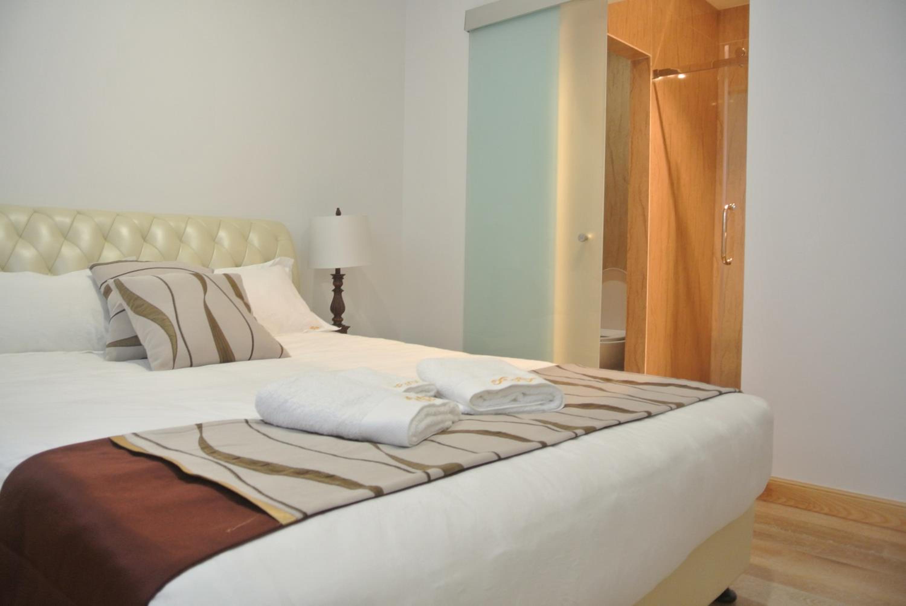 Apartment with Terrace - Photo 7
