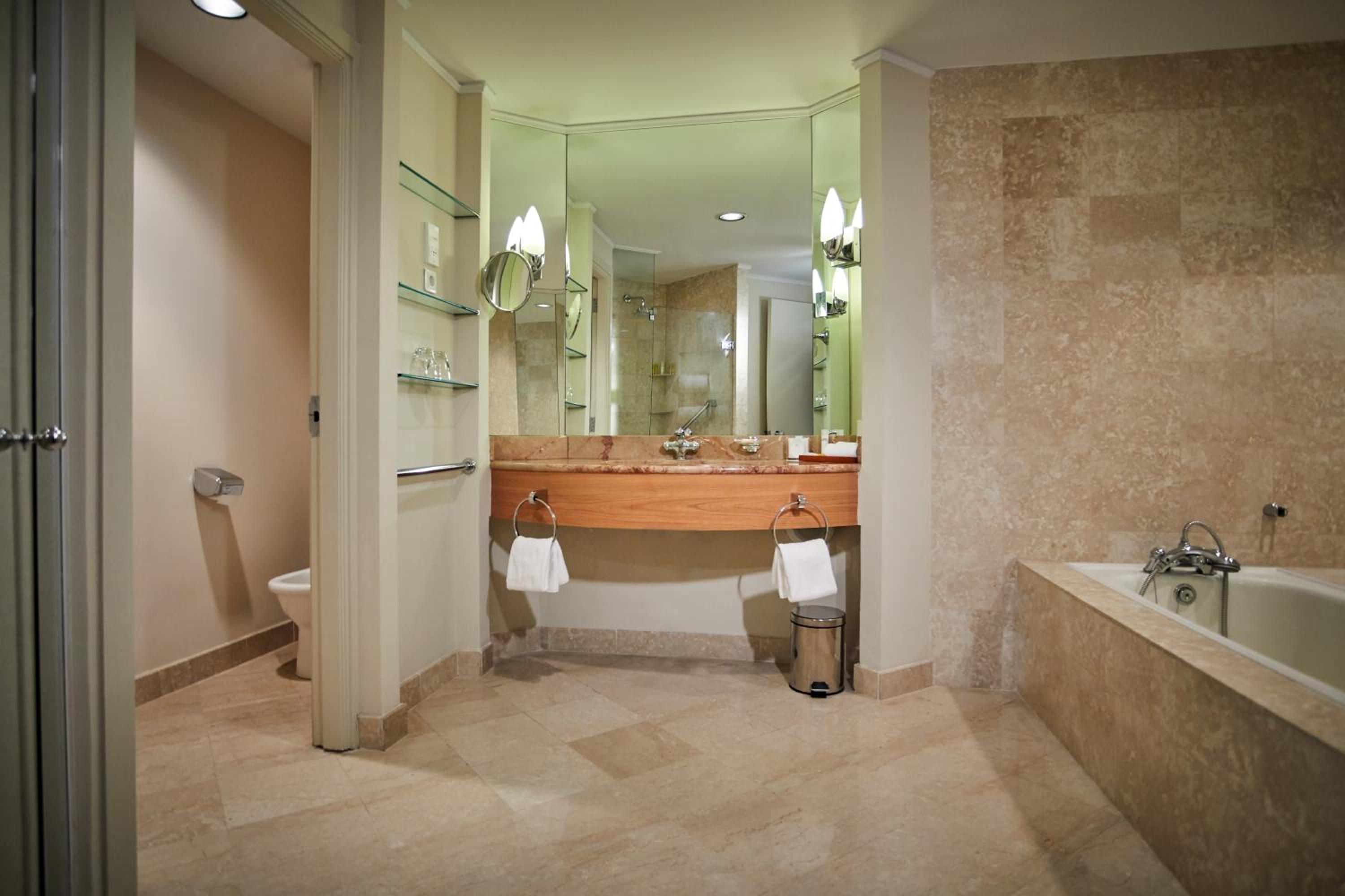 Deluxe King Room photo 2