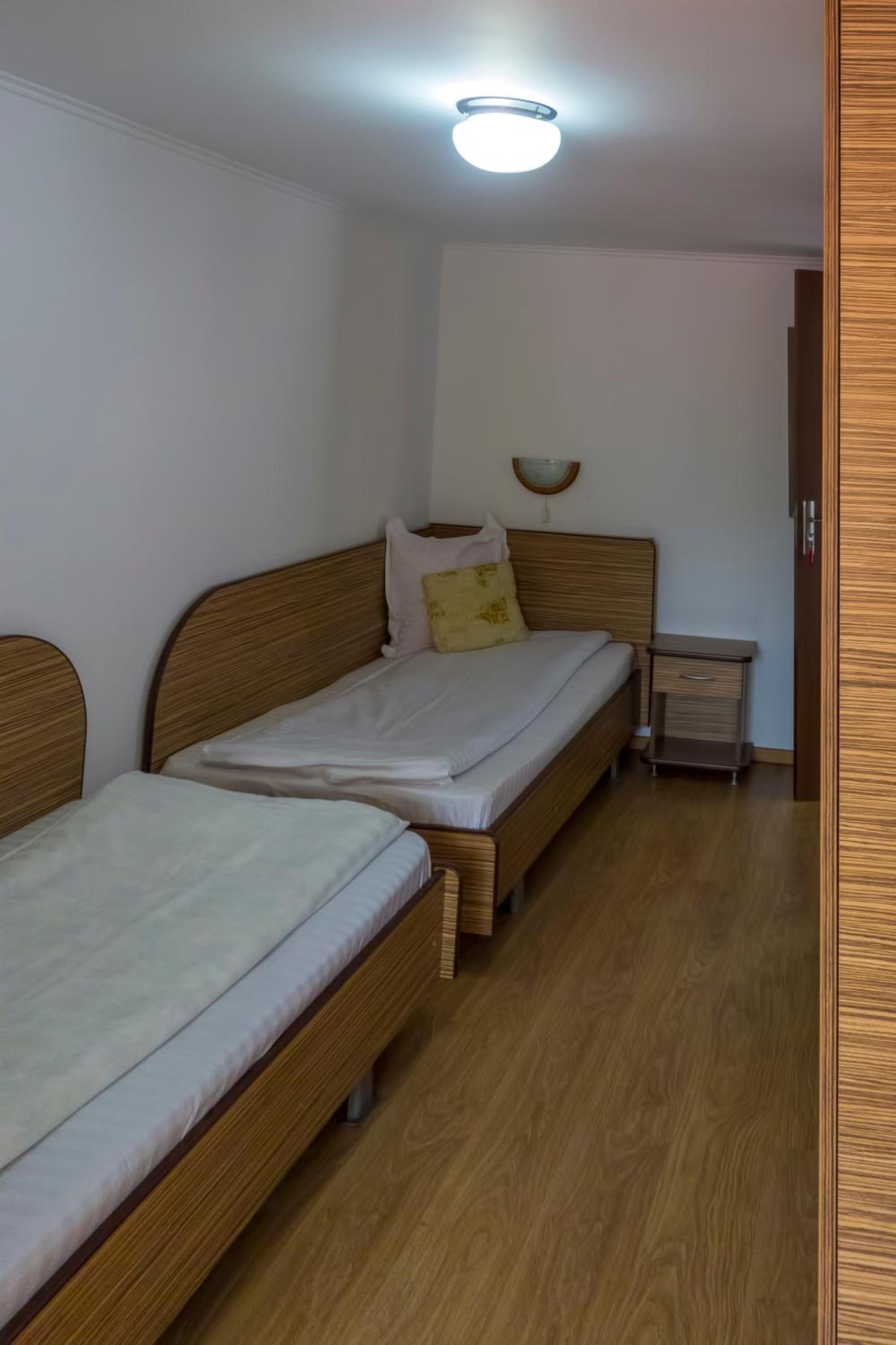 Small Double Room - Photo 3