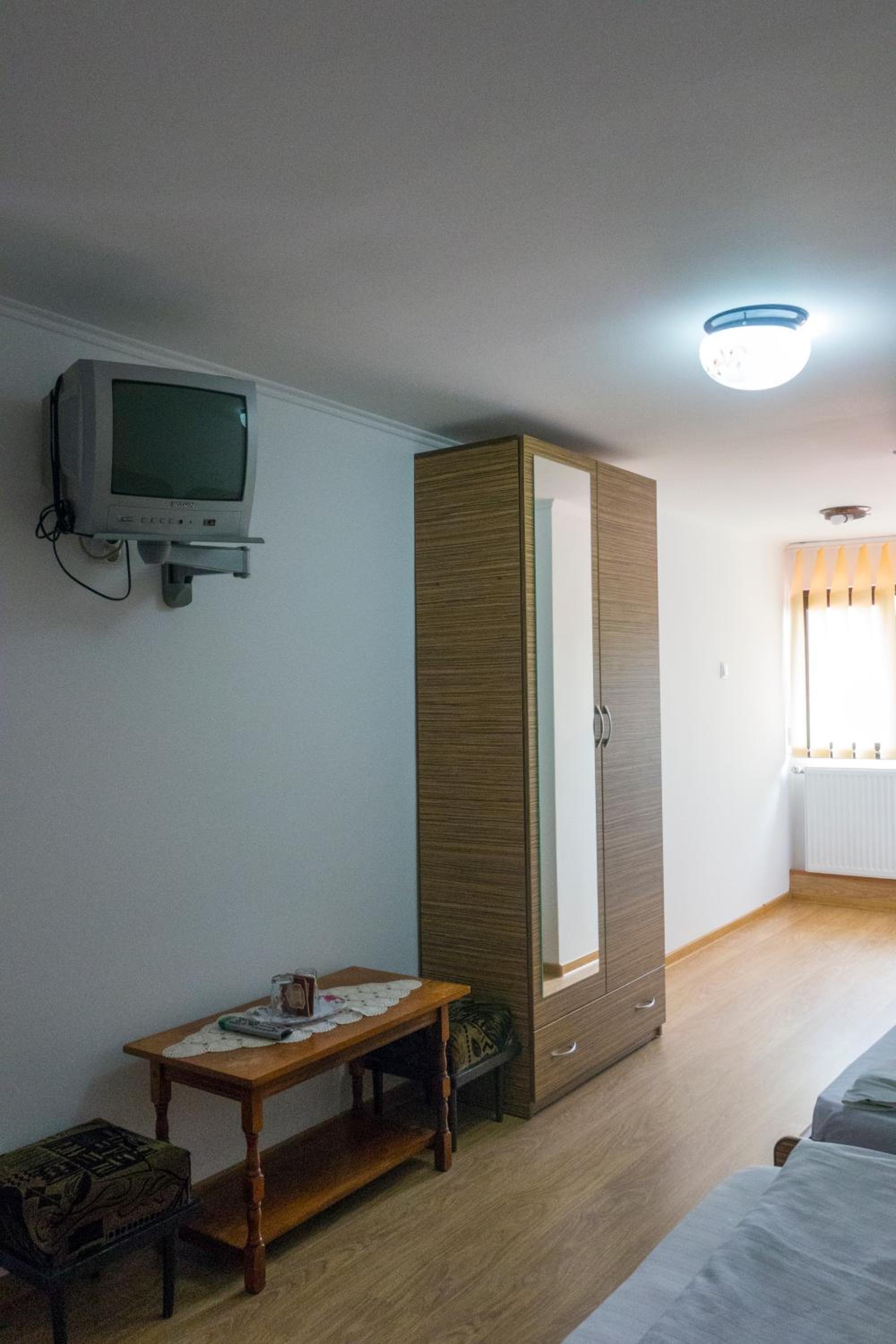 Small Double Room - Photo 5