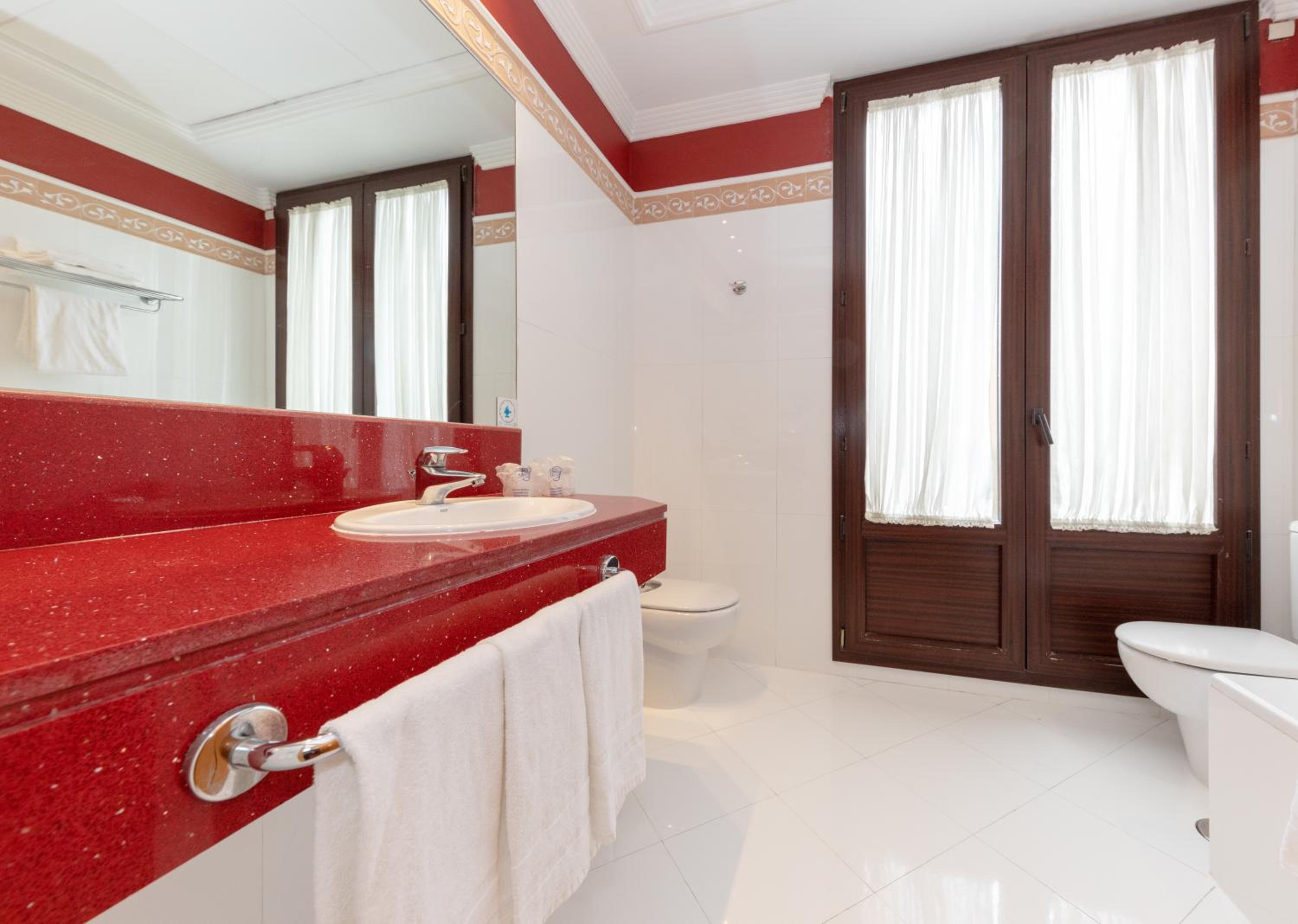 Double or Twin Room - Photo 3