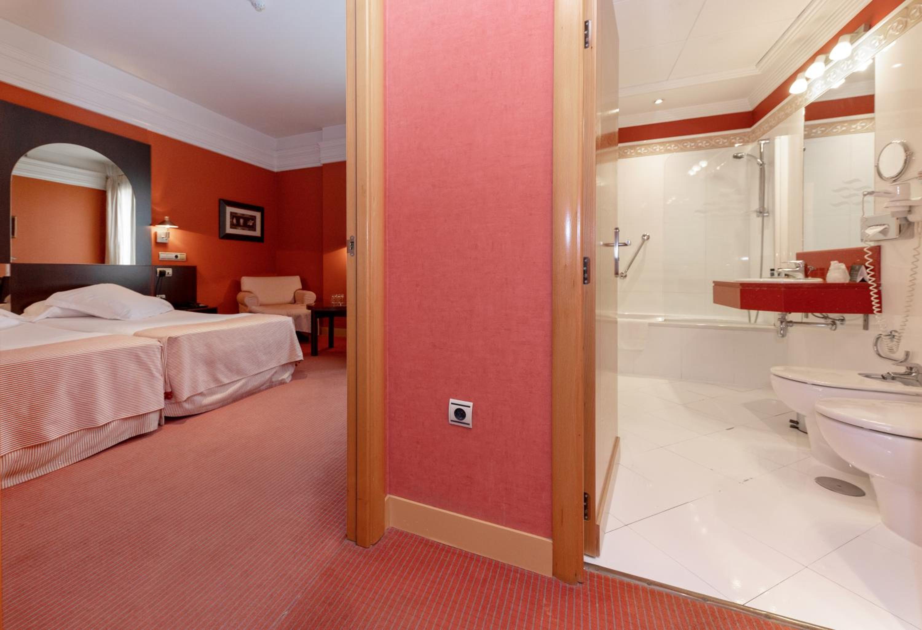Double or Twin Room - Photo 4