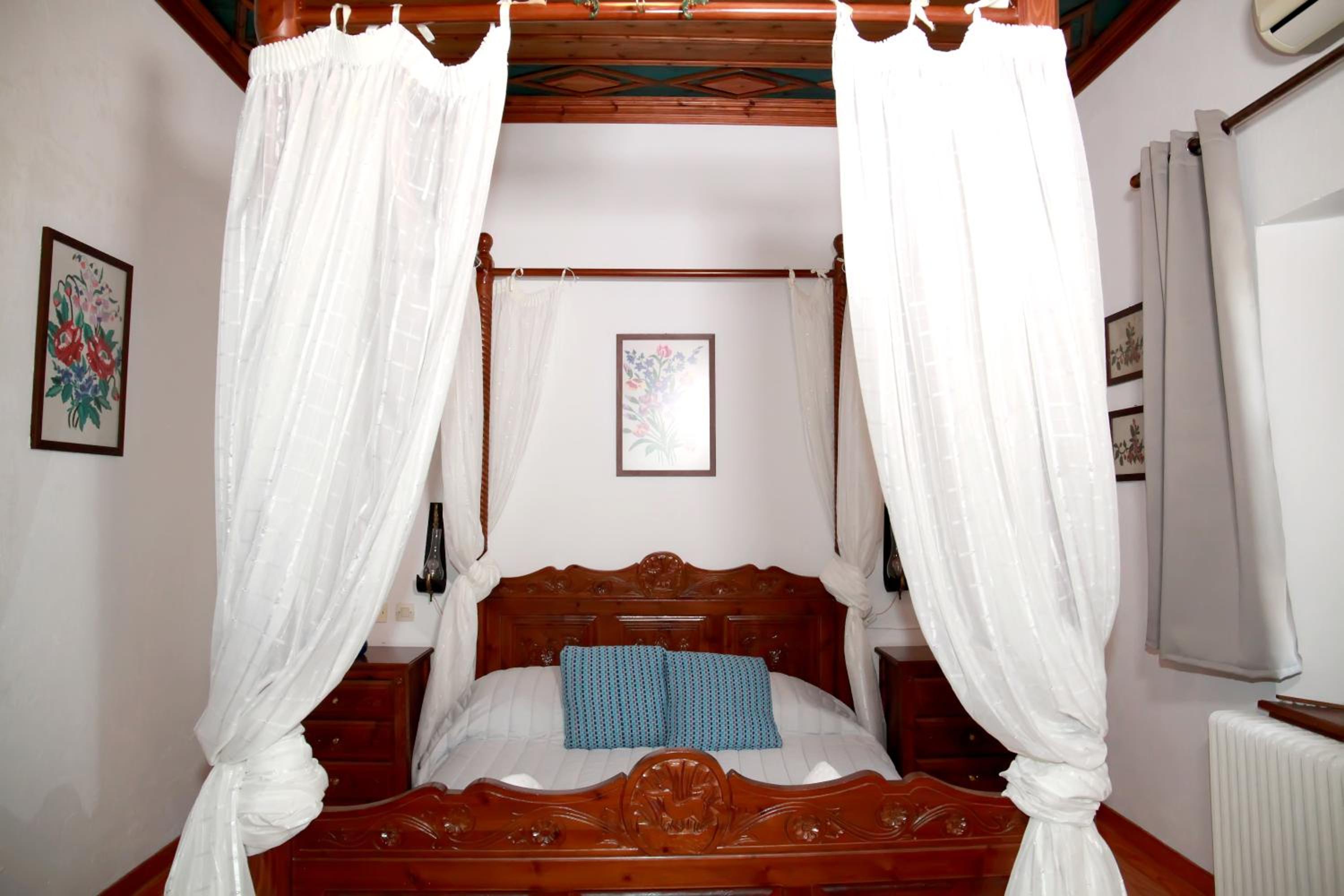 Deluxe Double Room with Bath photo 3