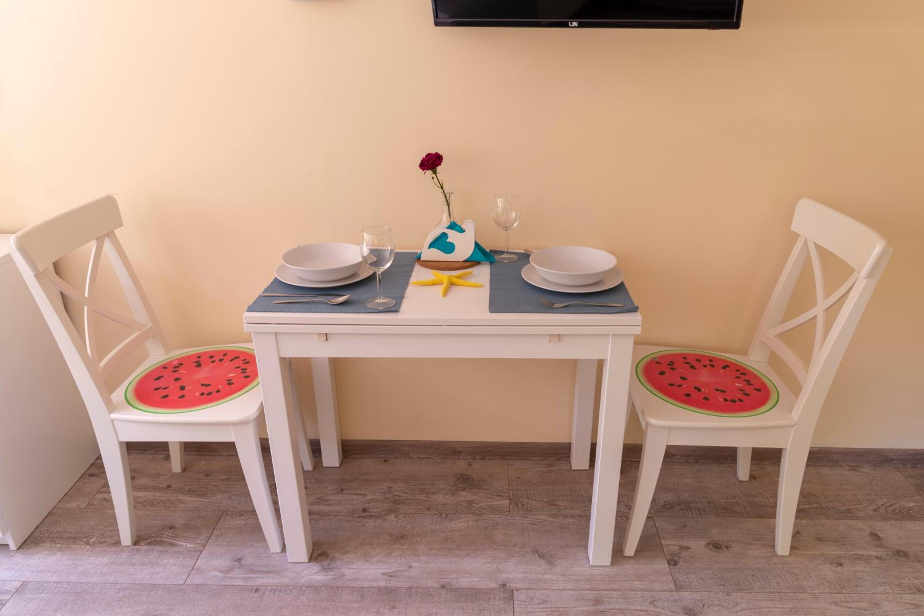 Apartment with Terrace - Photo 11