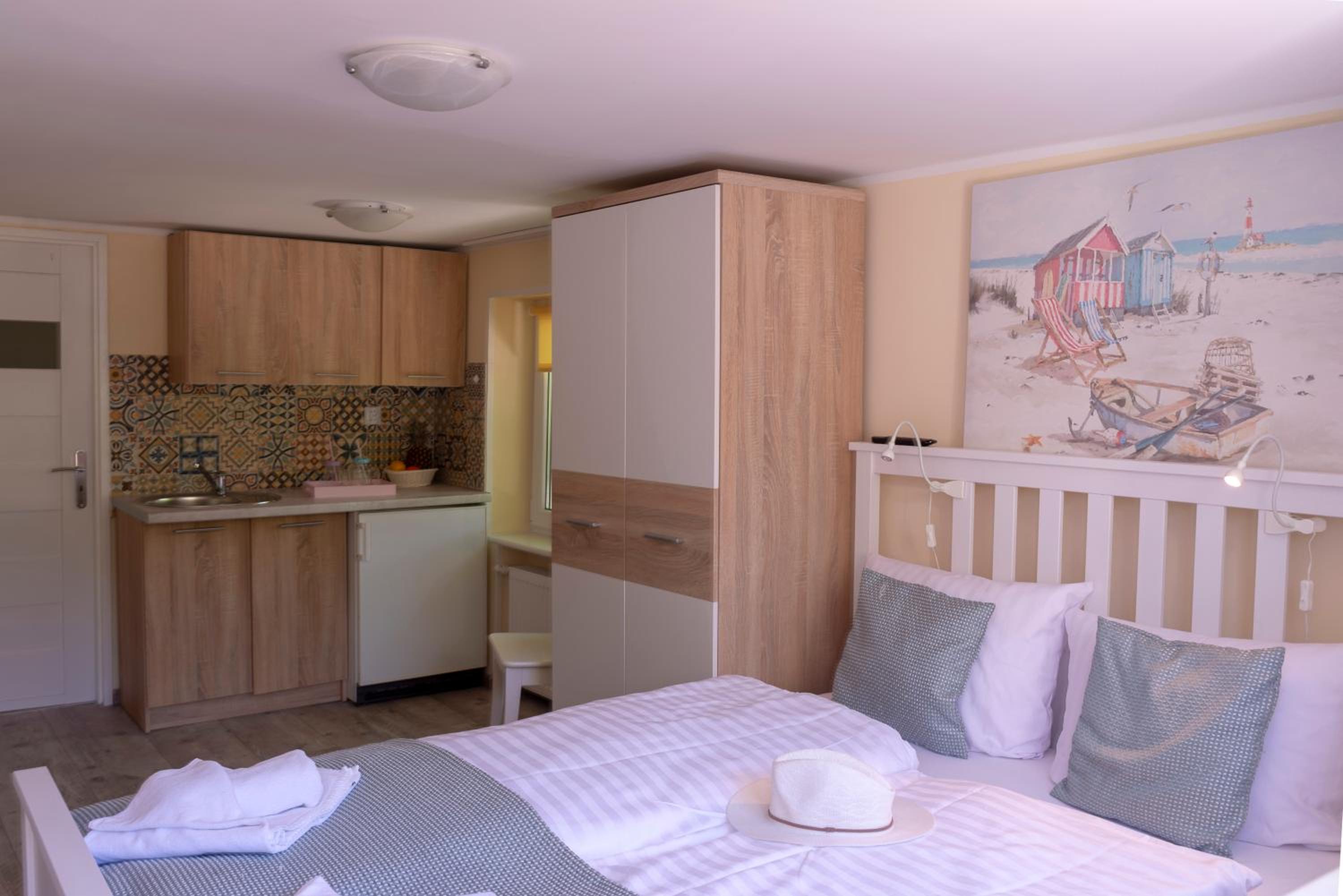 Apartment with Terrace - Photo 8