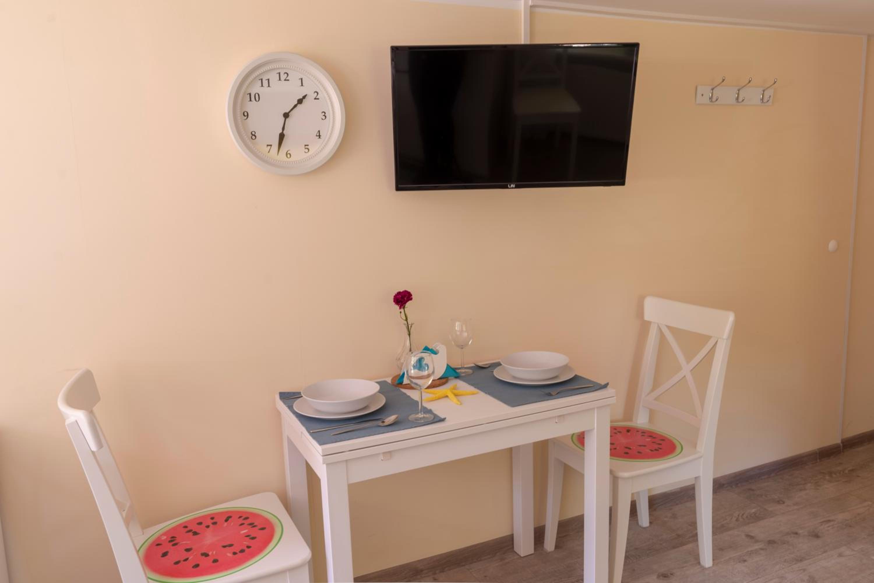 Apartment with Terrace - Photo 12