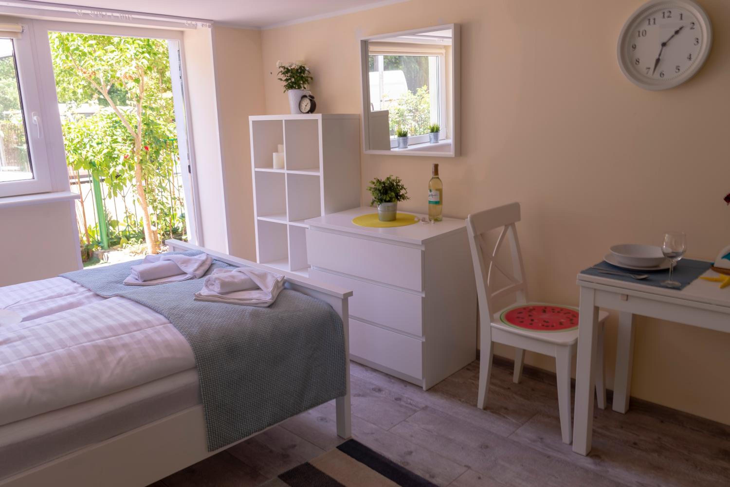 Apartment with Terrace - Photo 13