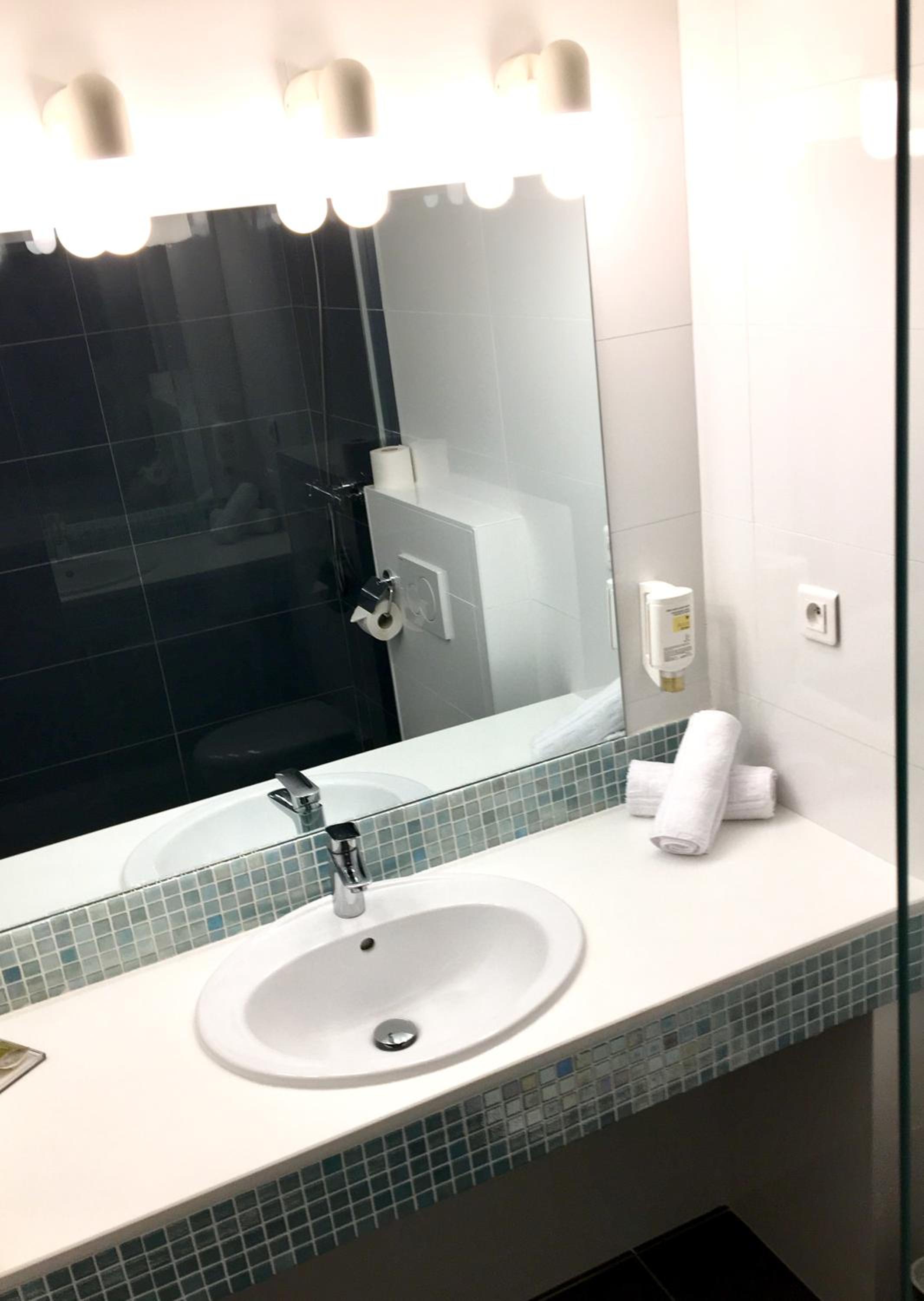 Standard Twin/Double Room - Photo 7