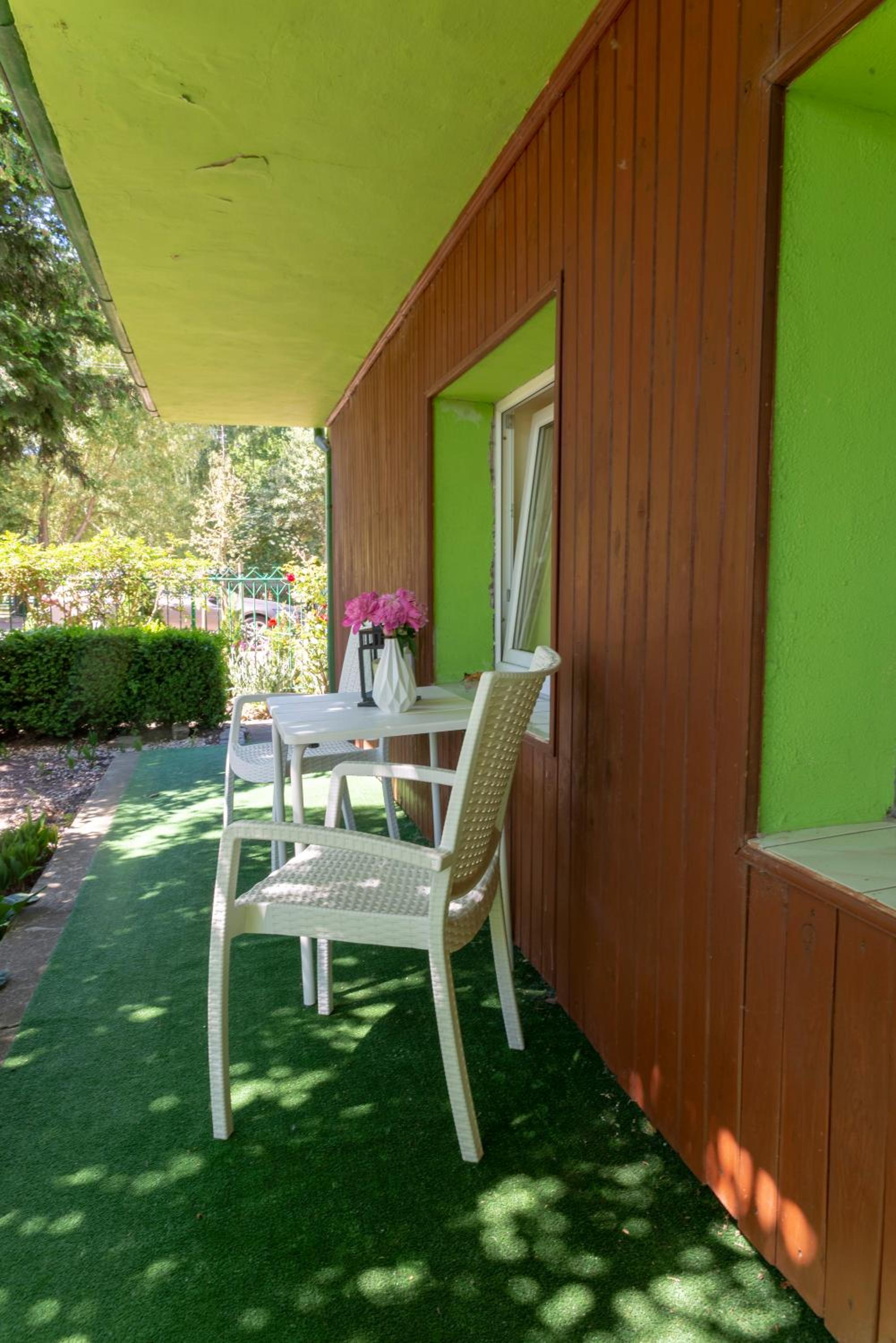 Apartment with Terrace - Photo 16
