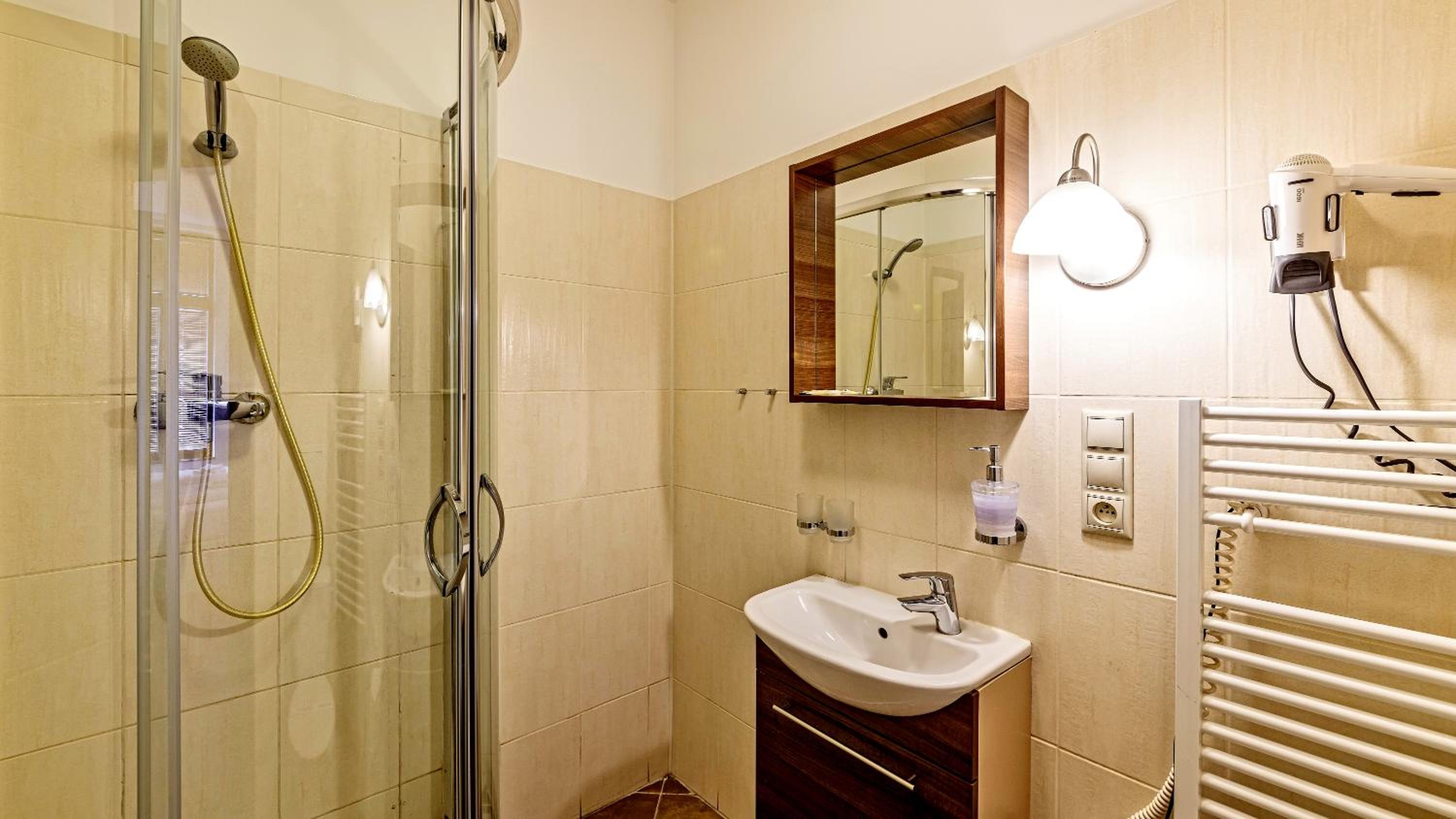 Double or Twin Room - Photo 3