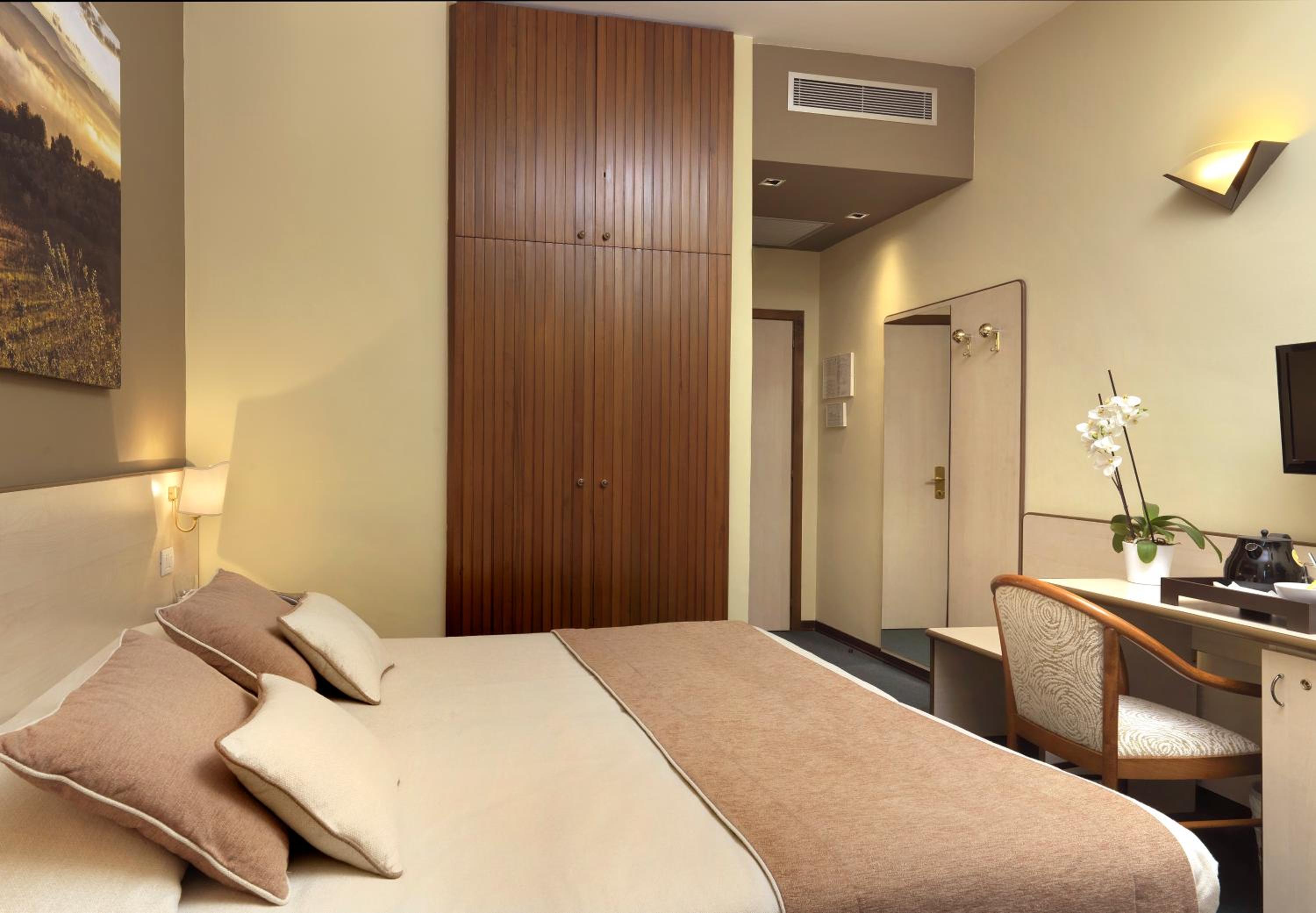 Superior Double or Twin Room photo 2