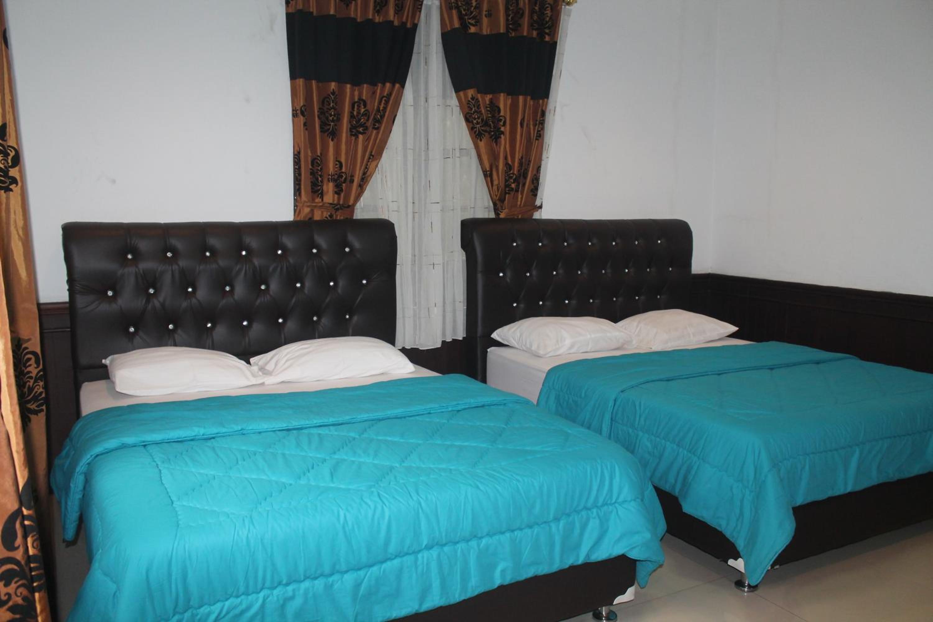 Seven-Bedroom Villa photo 1