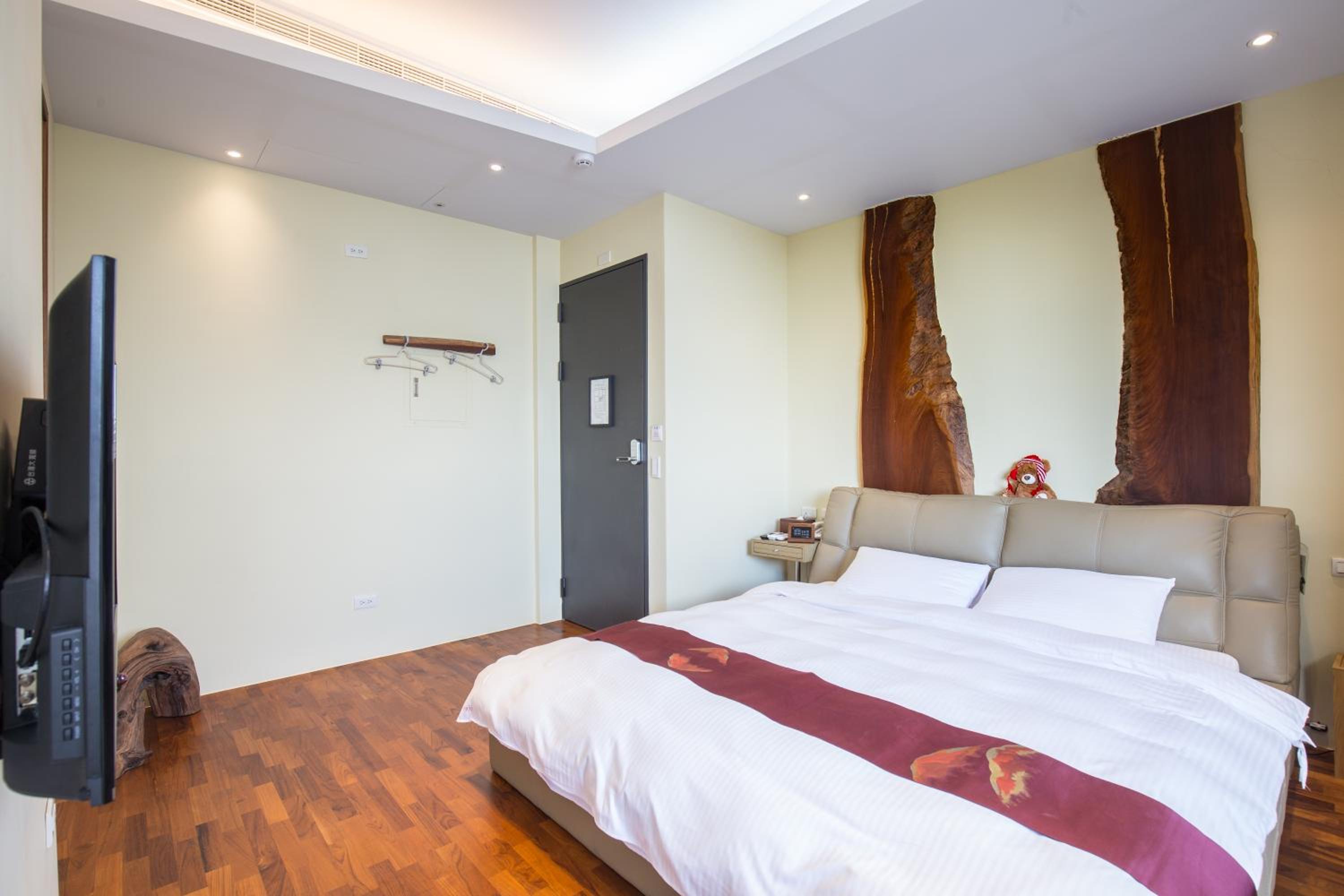 Deluxe Double Room - Photo 21