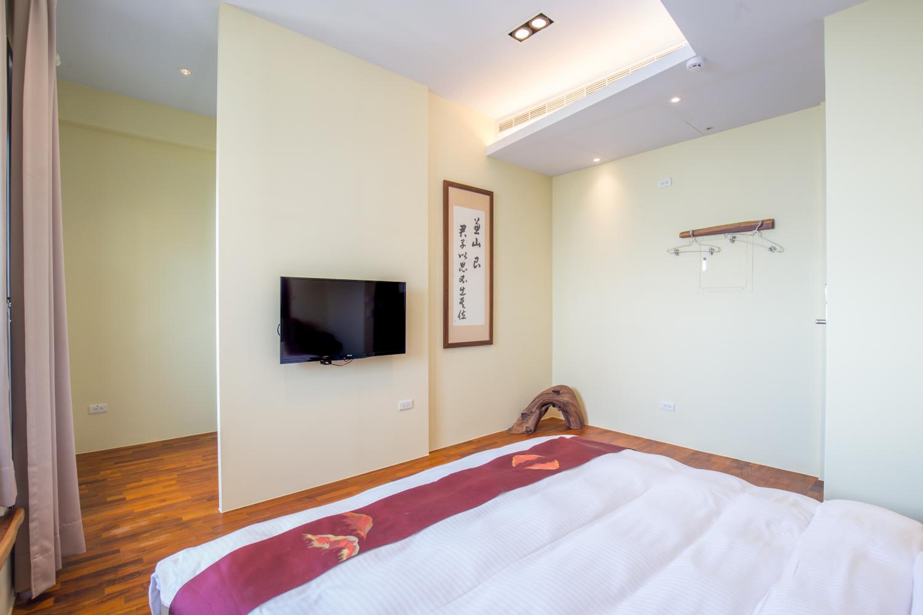 Deluxe Double Room - Photo 20