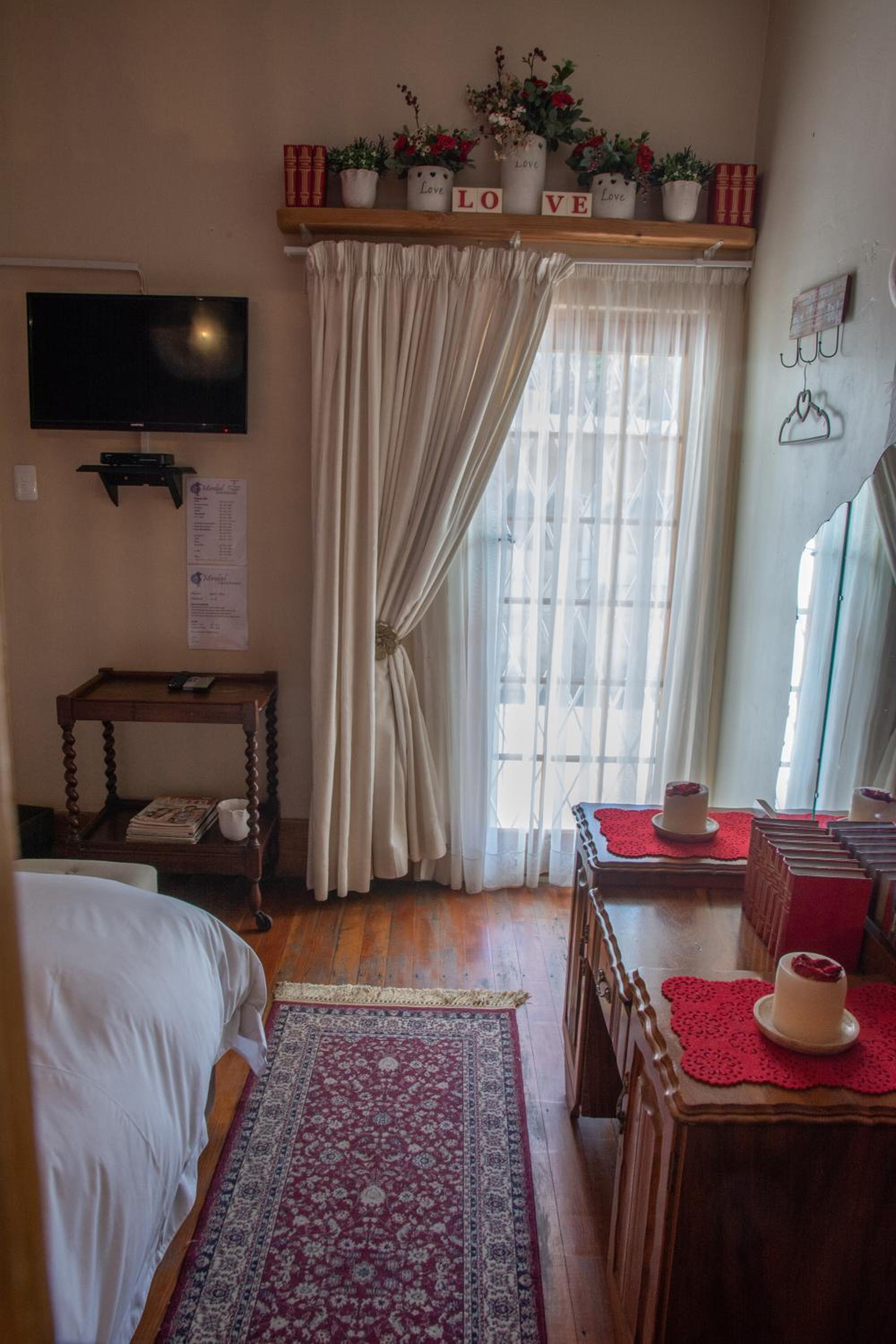 Double Room with Private Bathroom - Photo 10