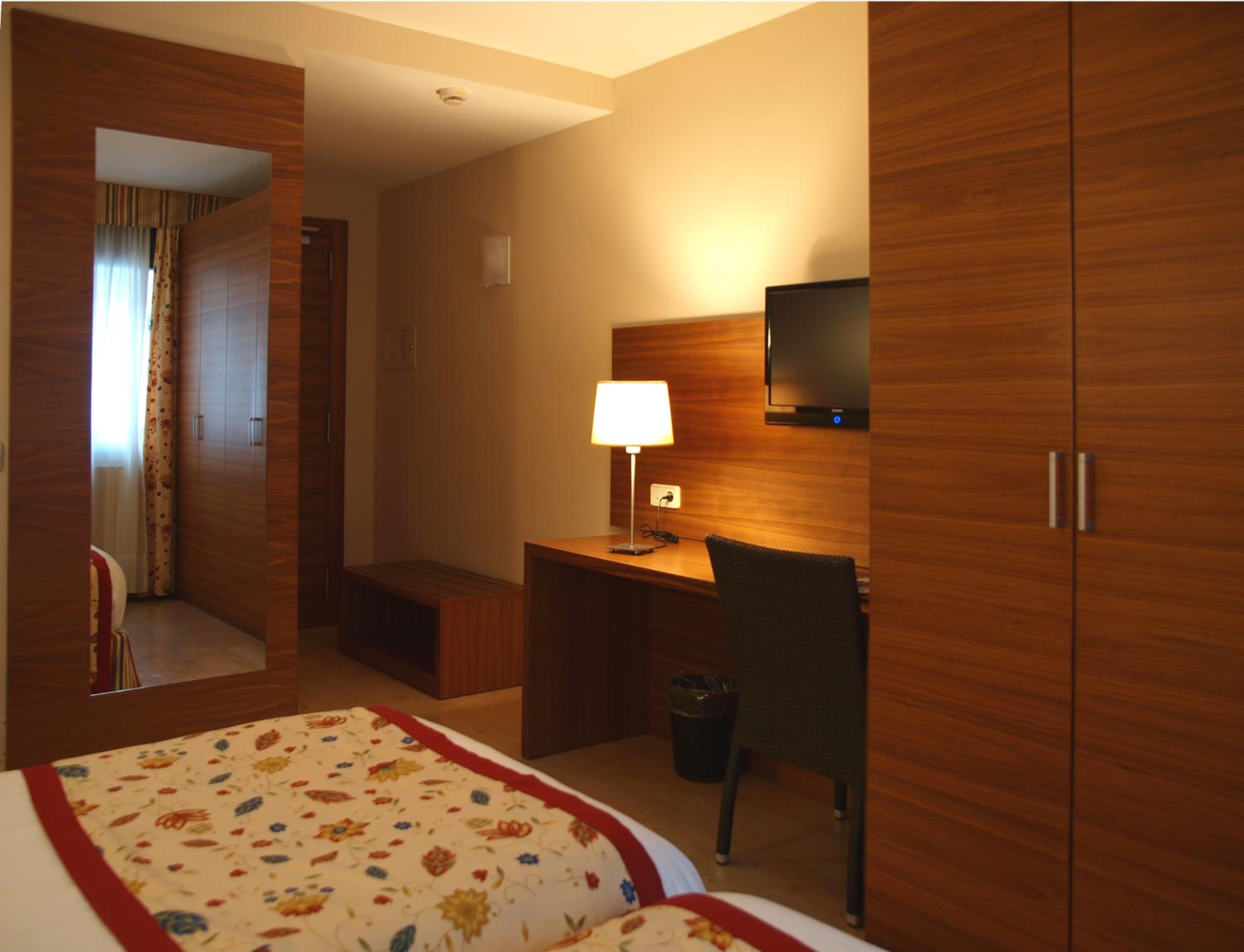 Economy Twin Room photo 1