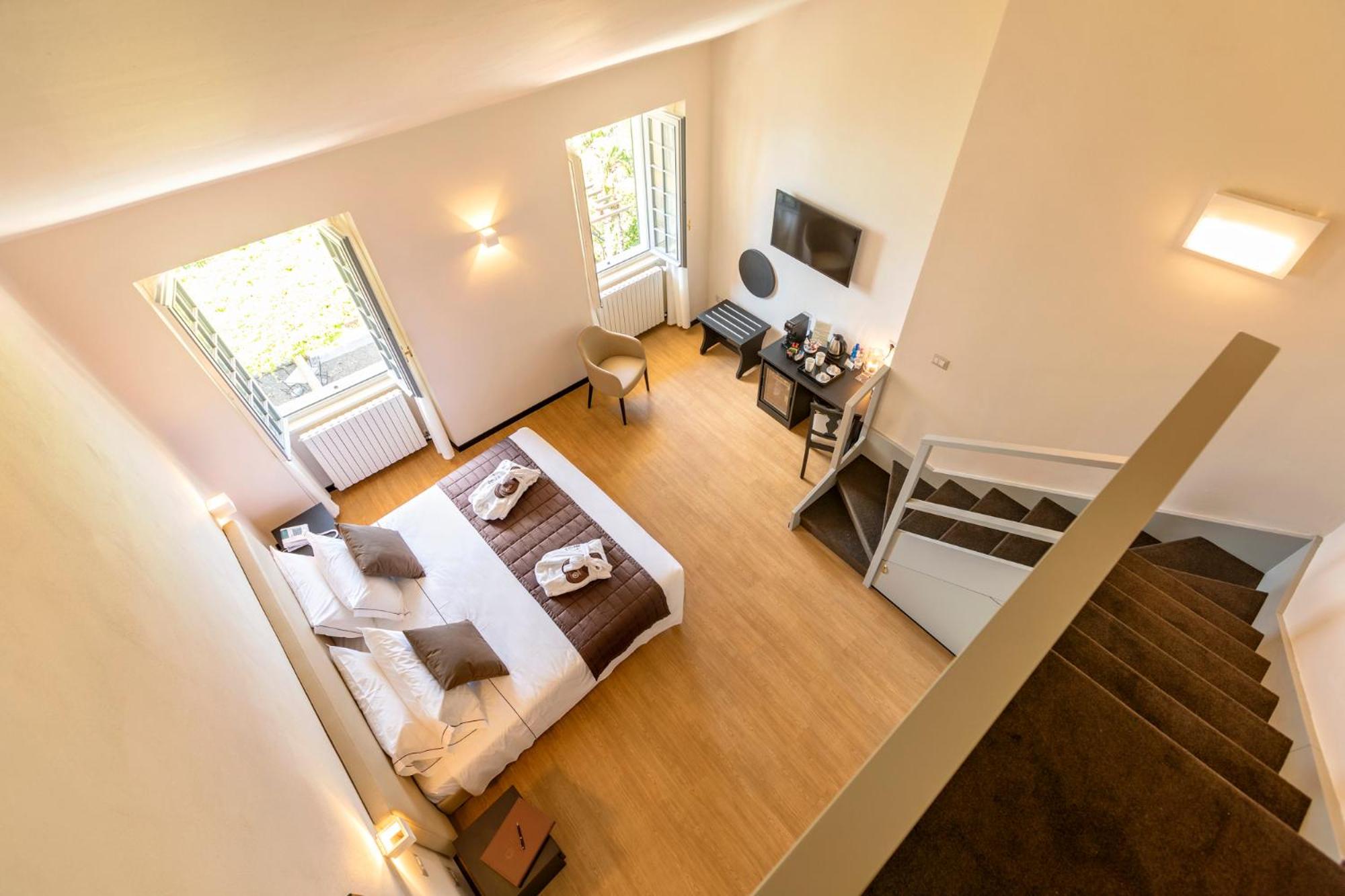  Junior Suite with Lake View  photo 2