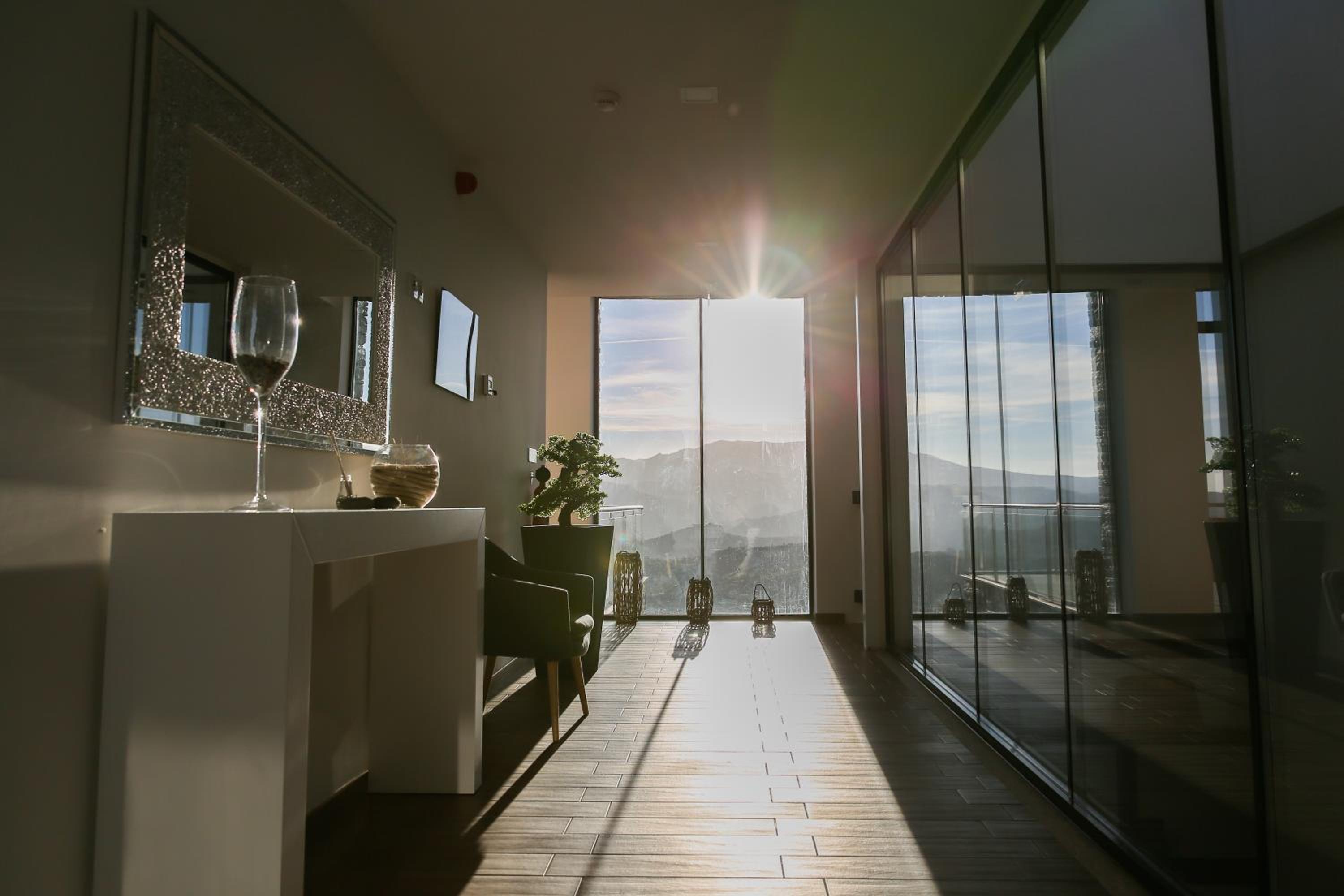 Deluxe Room - Photo 9