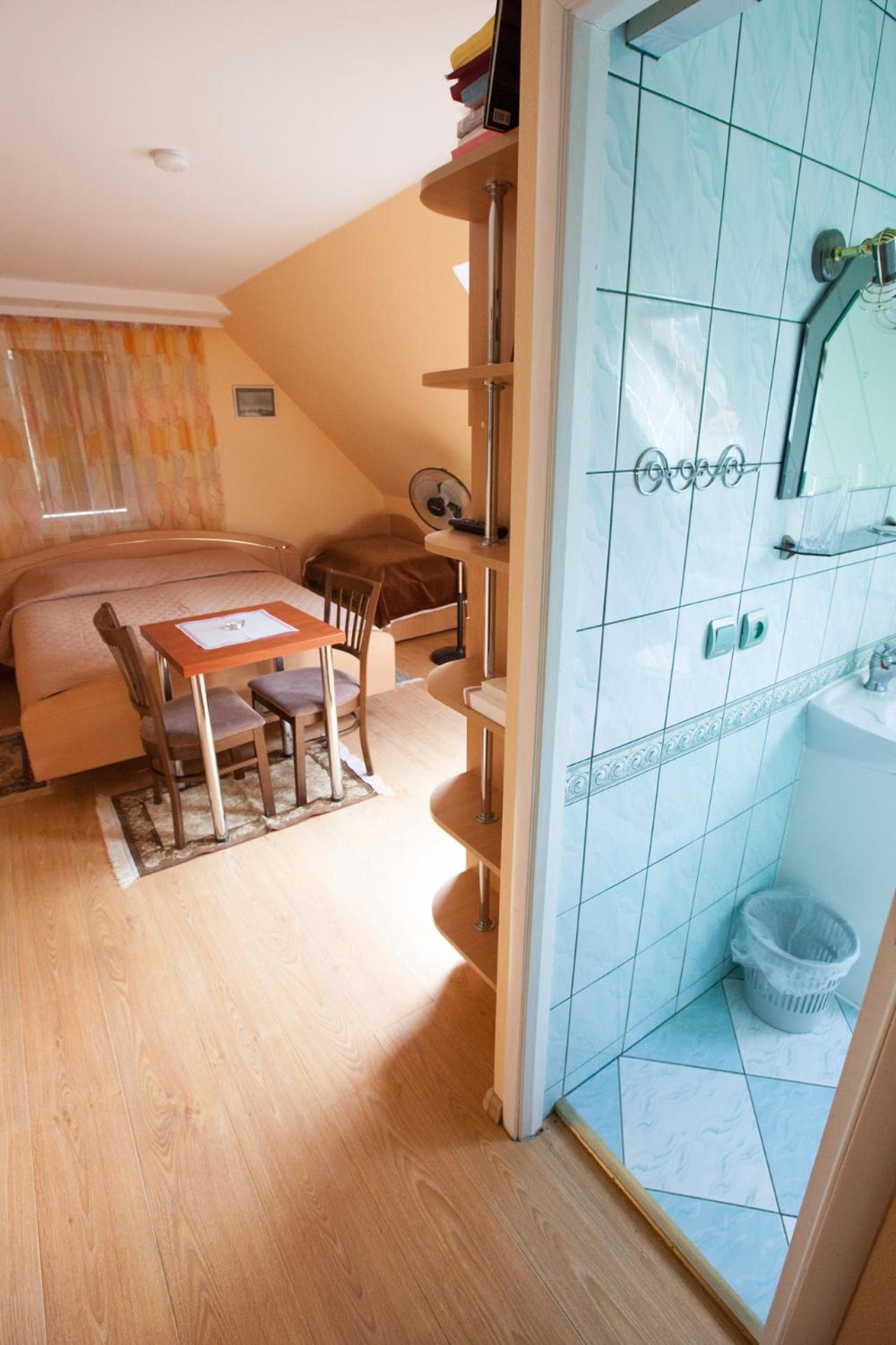 Double Room with Private Bathroom photo 2
