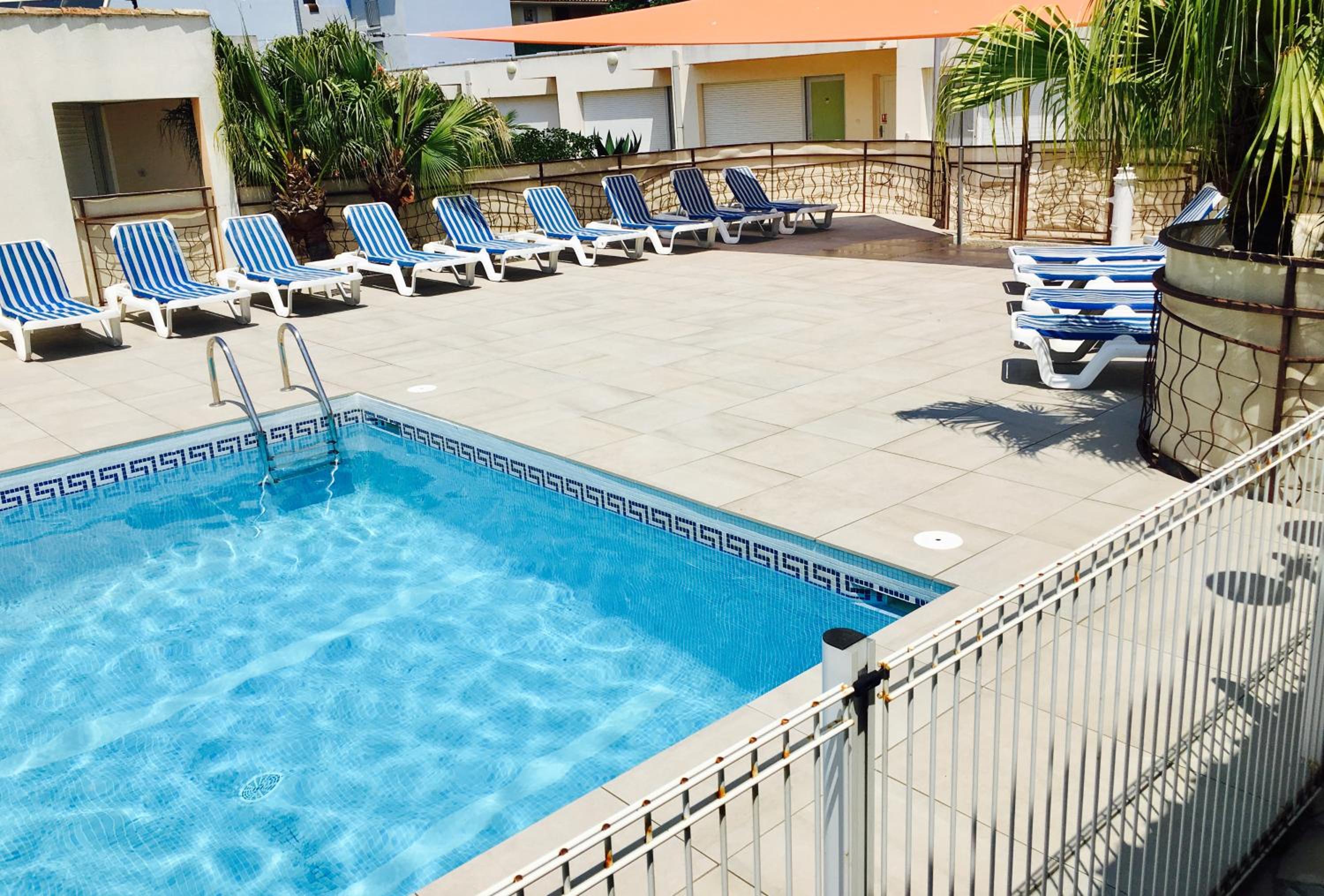 Motel Pool Junior Suite - Photo 15